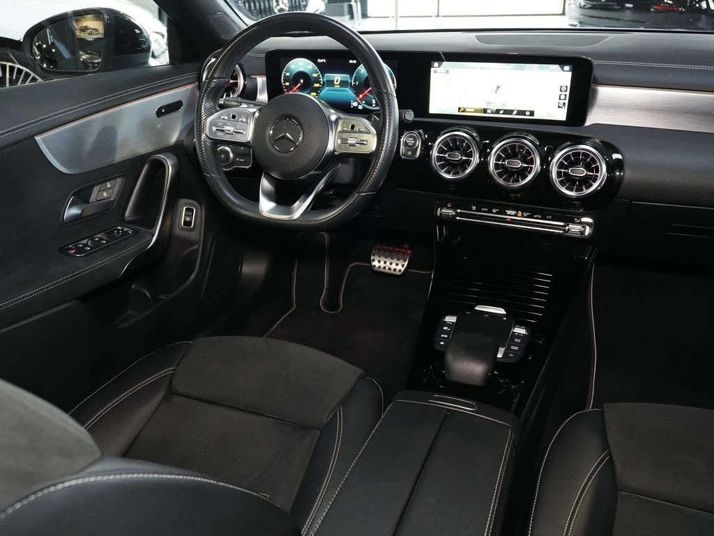Mercedes-Benz-CLA 220 d-image-9