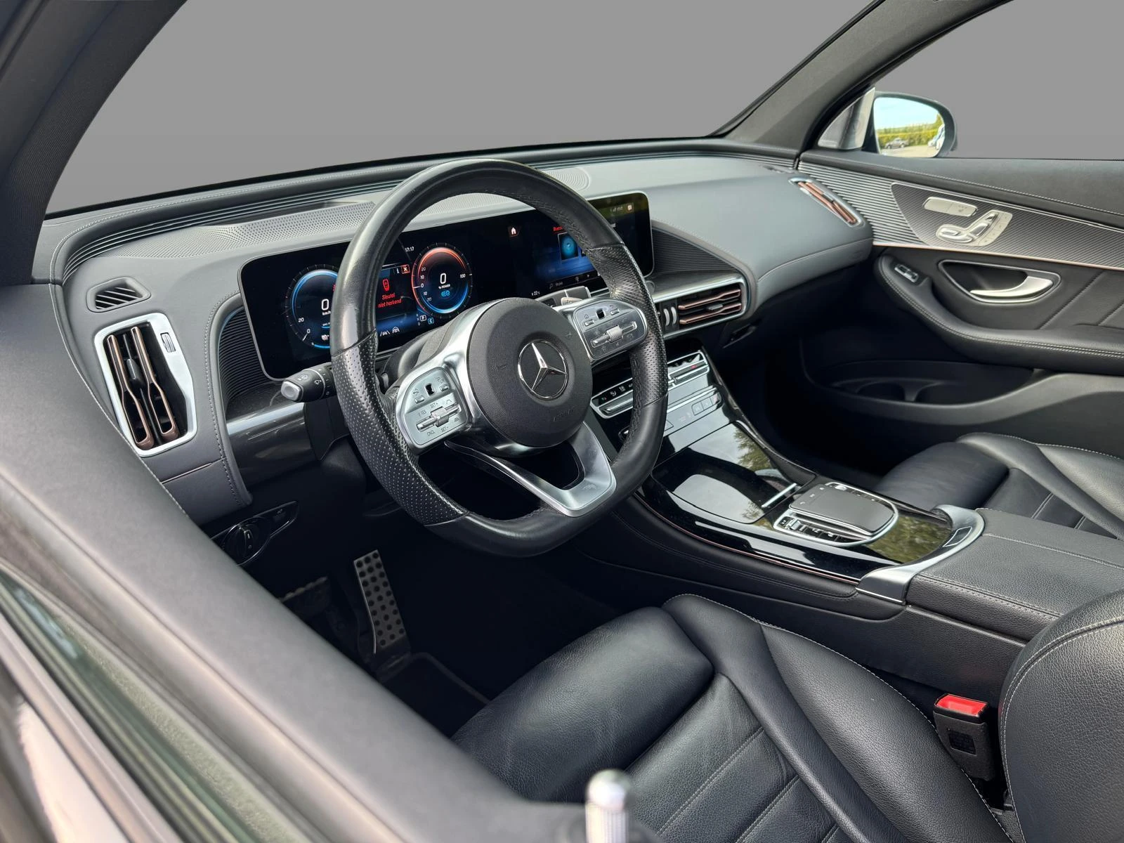 Mercedes-Benz-EQC-image-6
