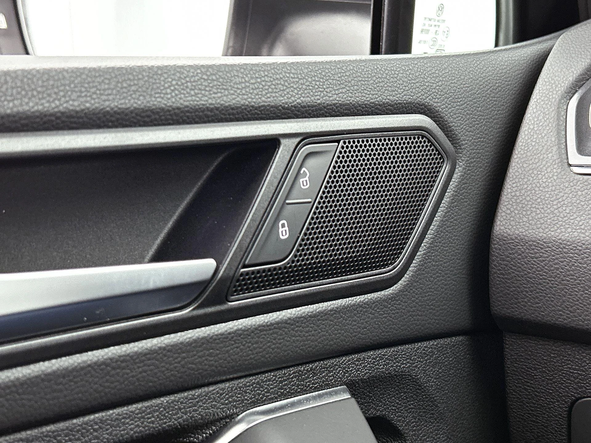 Volkswagen-Tiguan-image-18