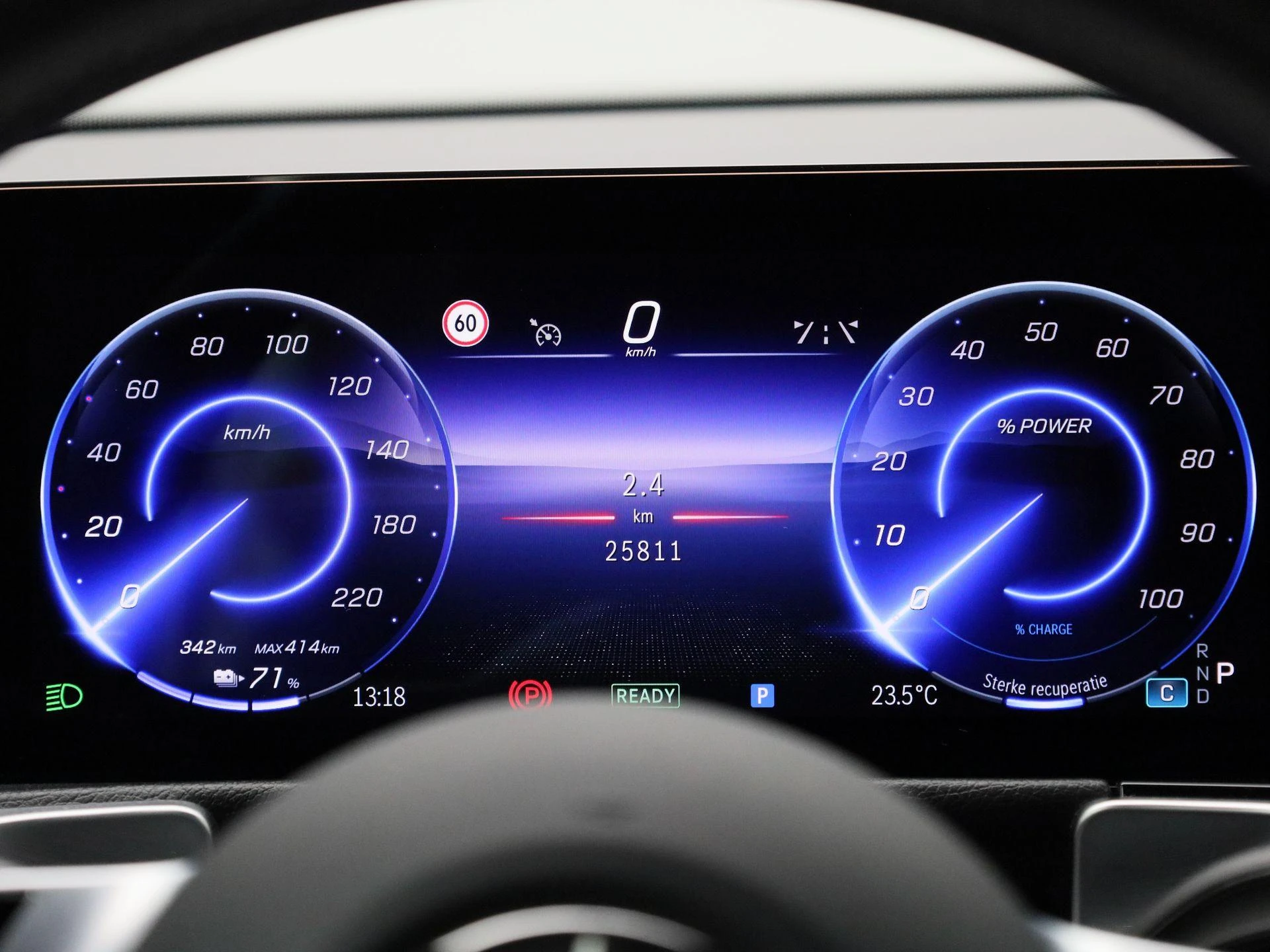 Mercedes-Benz-EQB-image-7