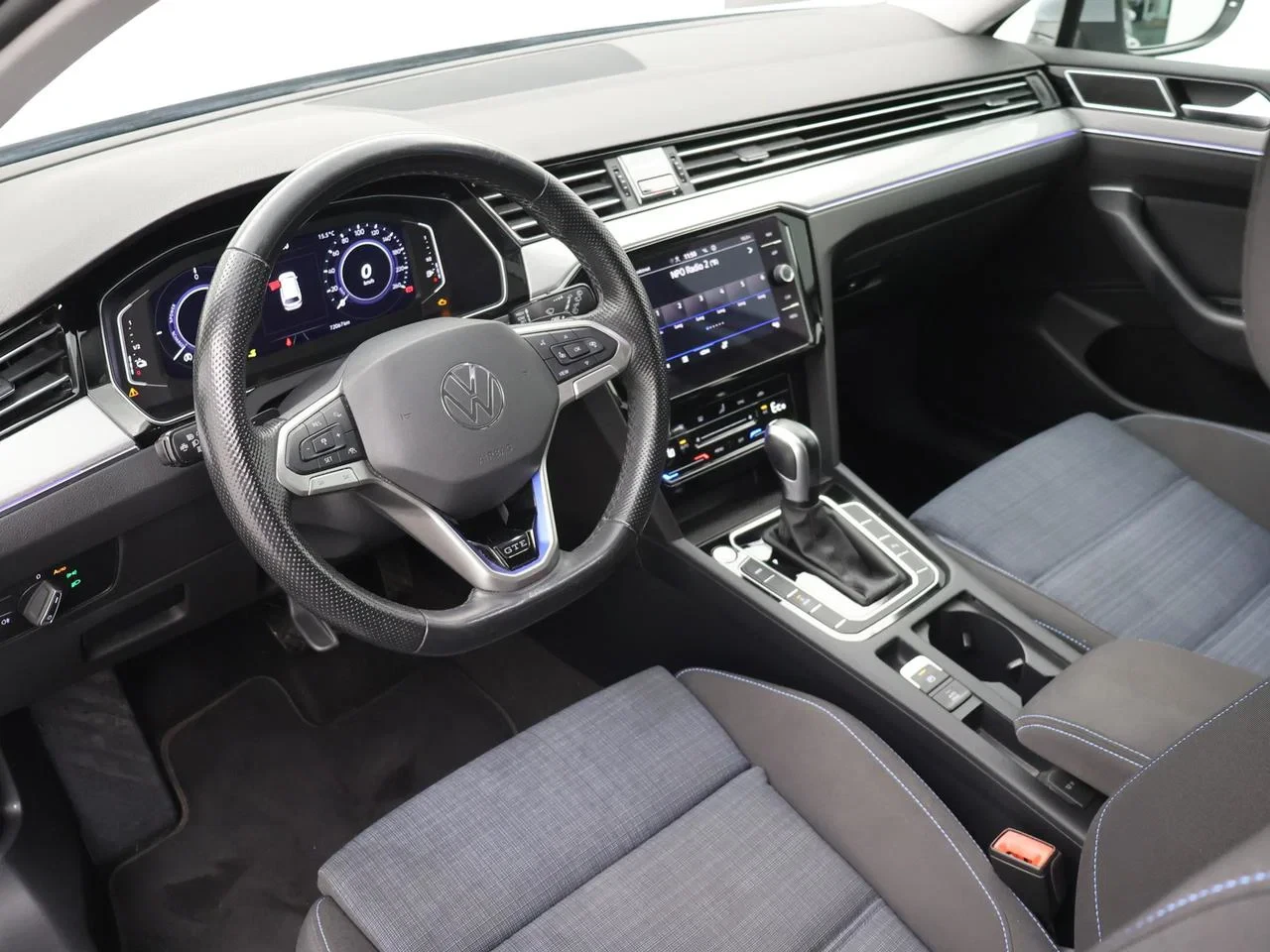 Volkswagen-Passat-image-11