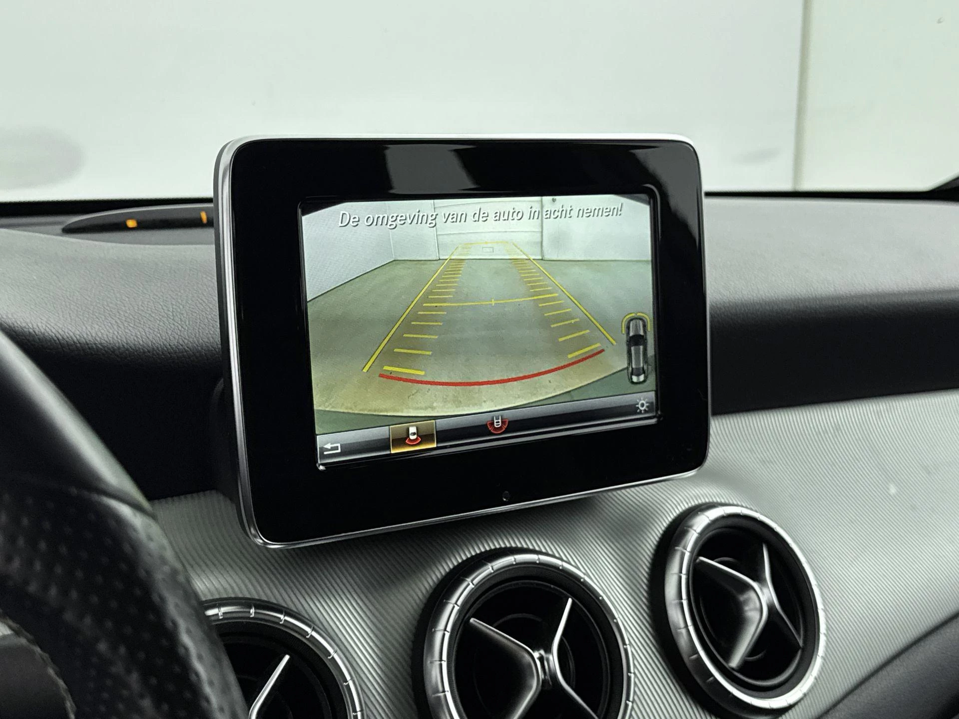 Mercedes-Benz-CLA-image-11