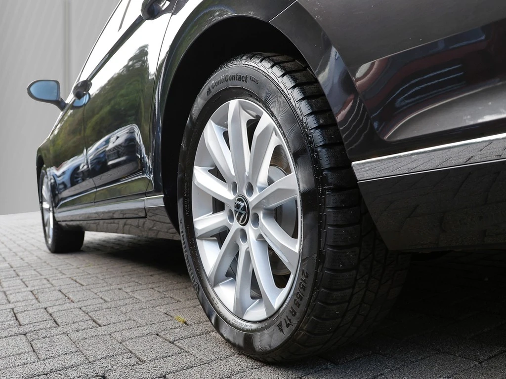 Volkswagen-Passat-image-4