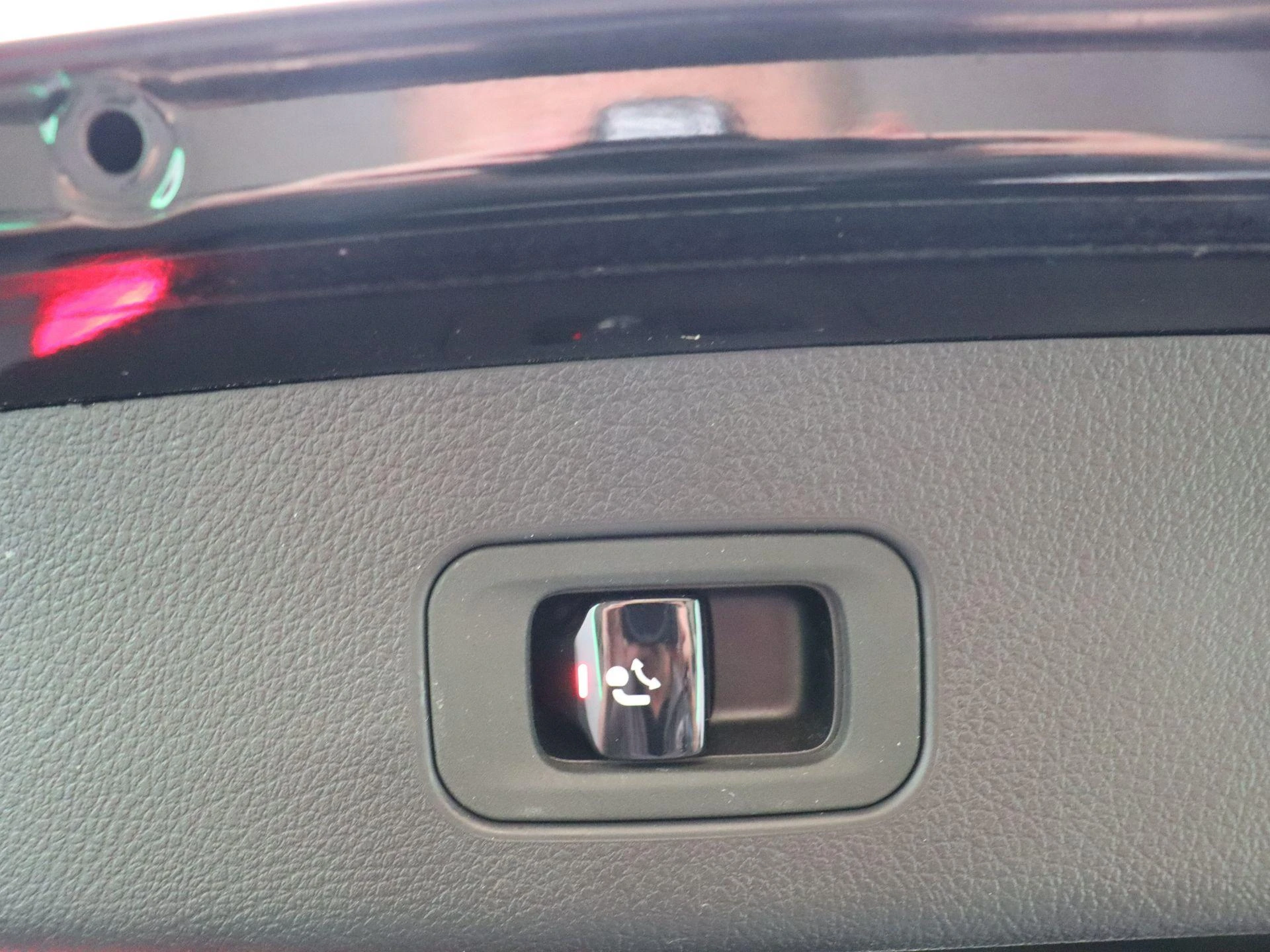 Mercedes-Benz-GLC-image-31