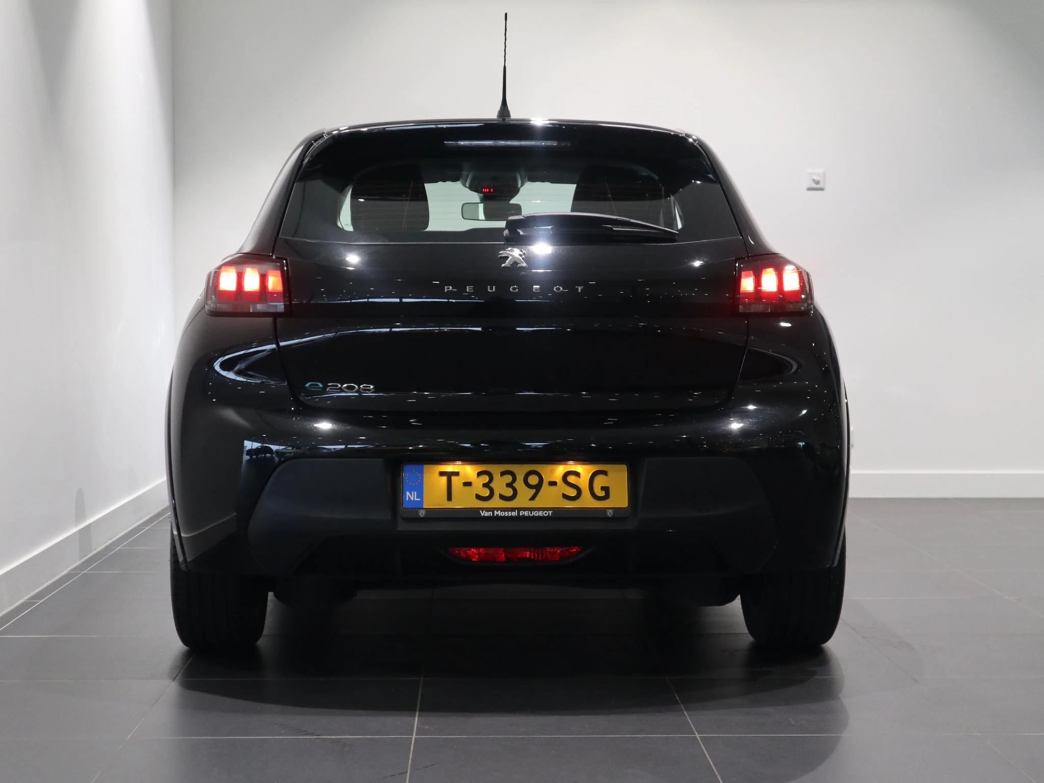 Peugeot-e-208-image-4