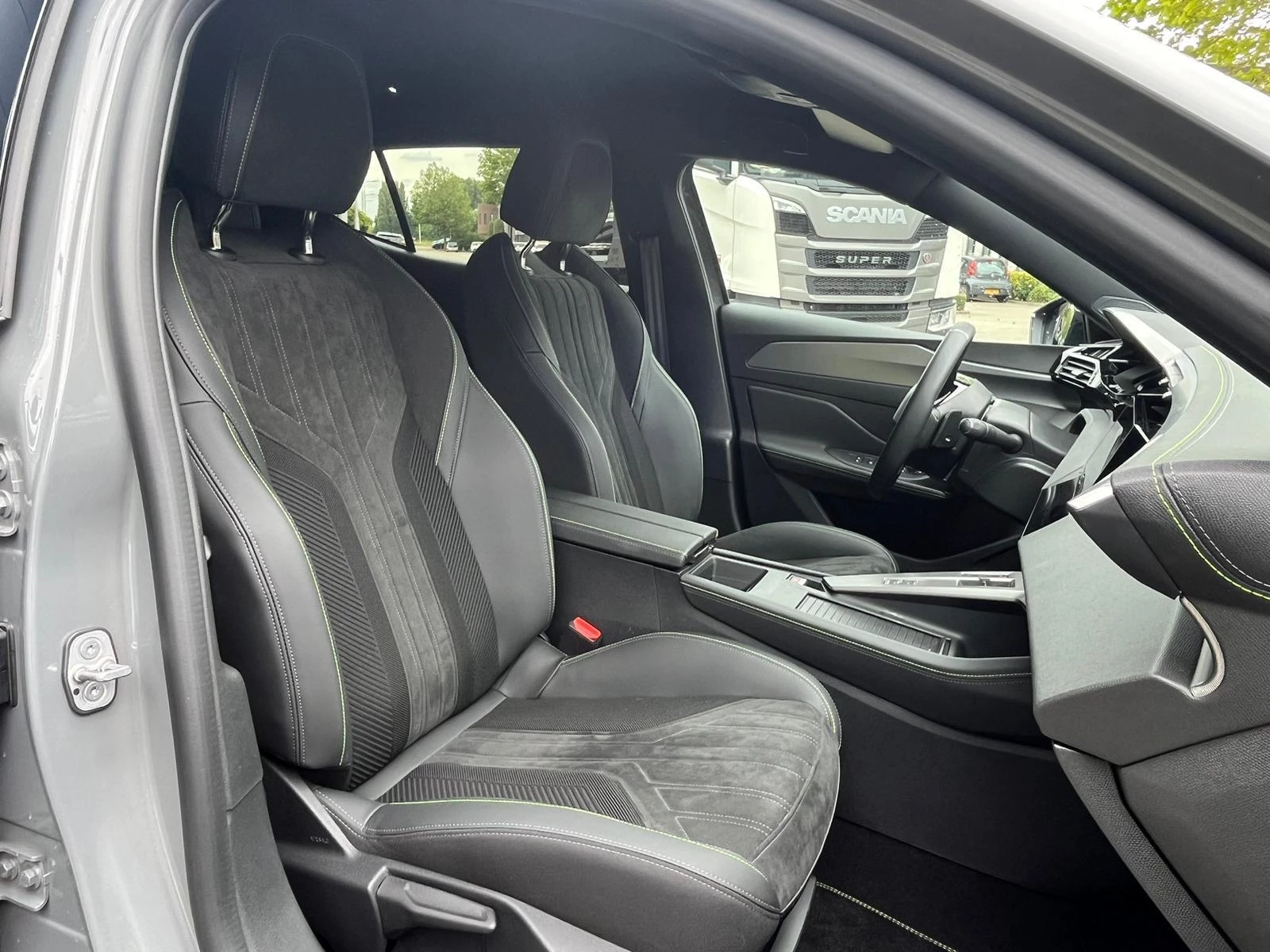 Peugeot 408 1.2 HYBRID 145 e-DSC6 GT