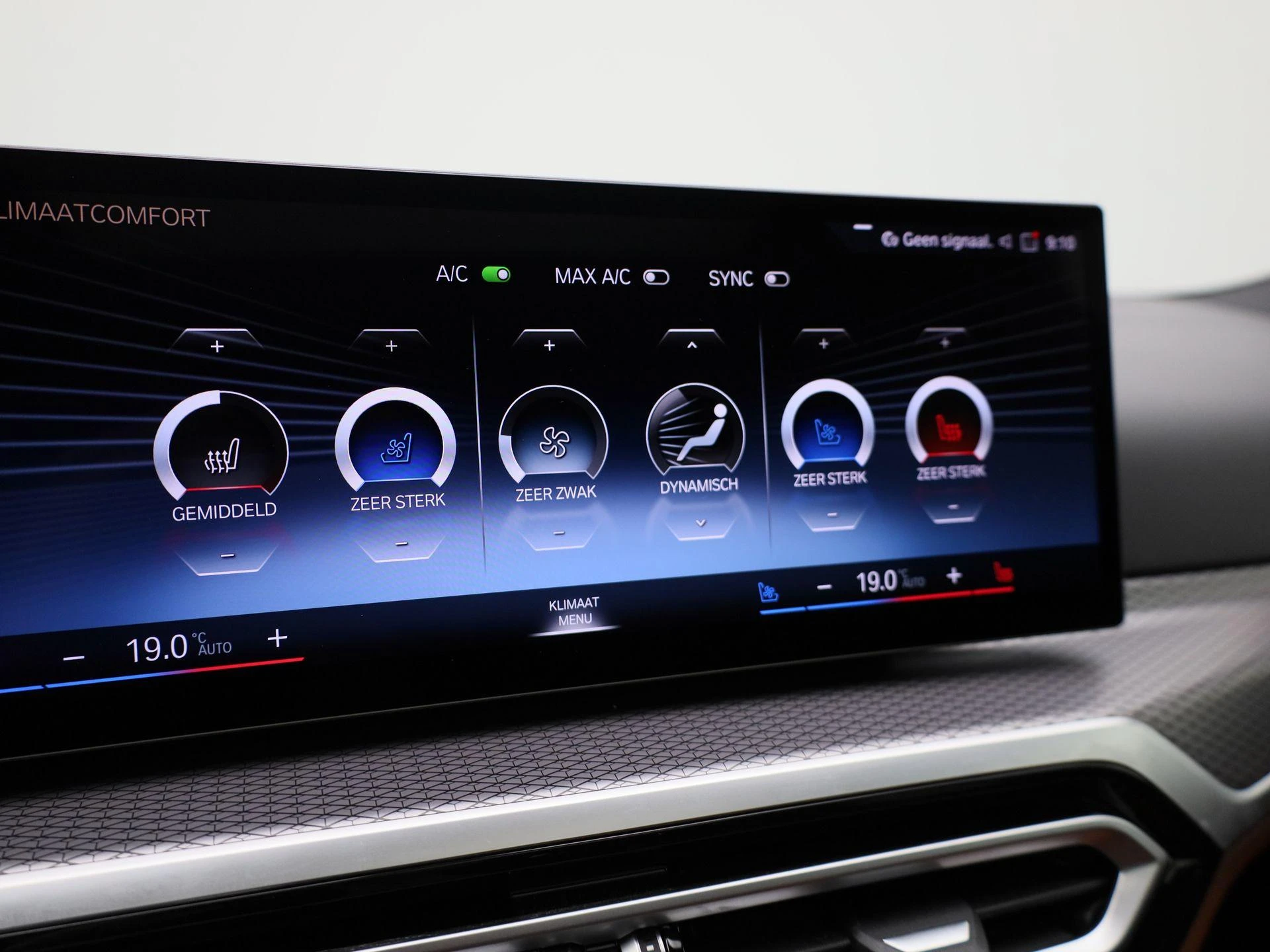 BMW-i4-image-27