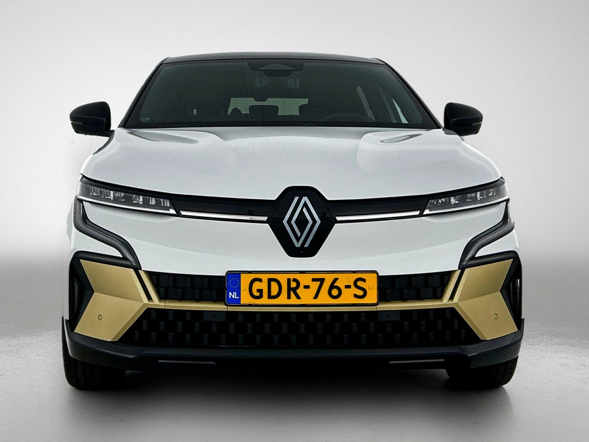 Renault-Megane E-Tech-image-4