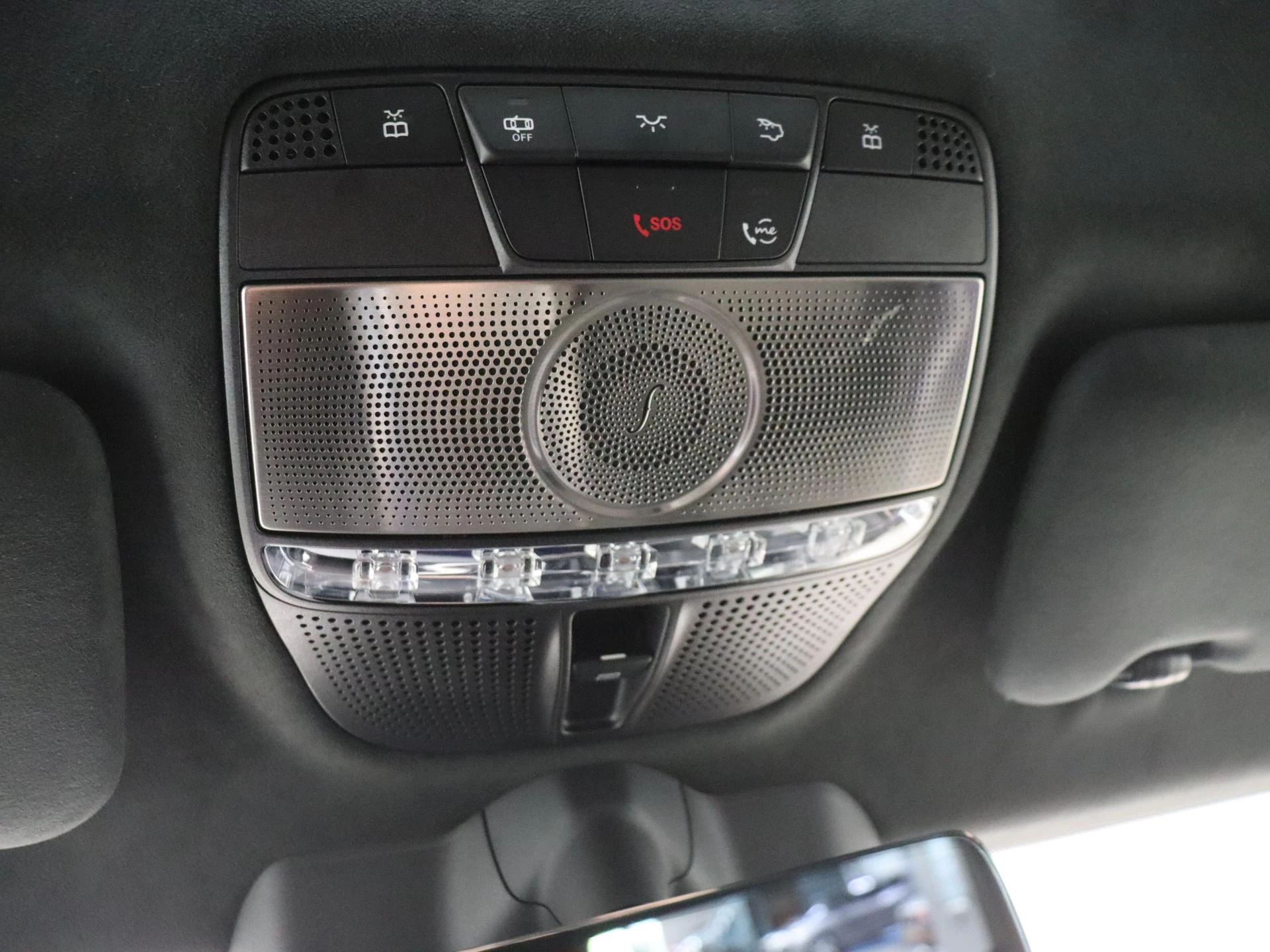 Mercedes-Benz-G-Klasse-image-23