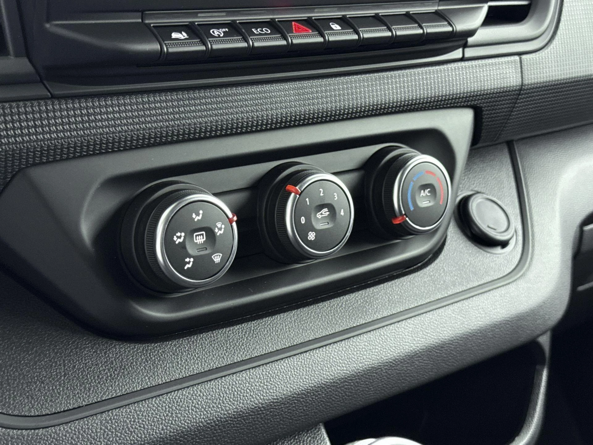 Renault-Trafic-image-13