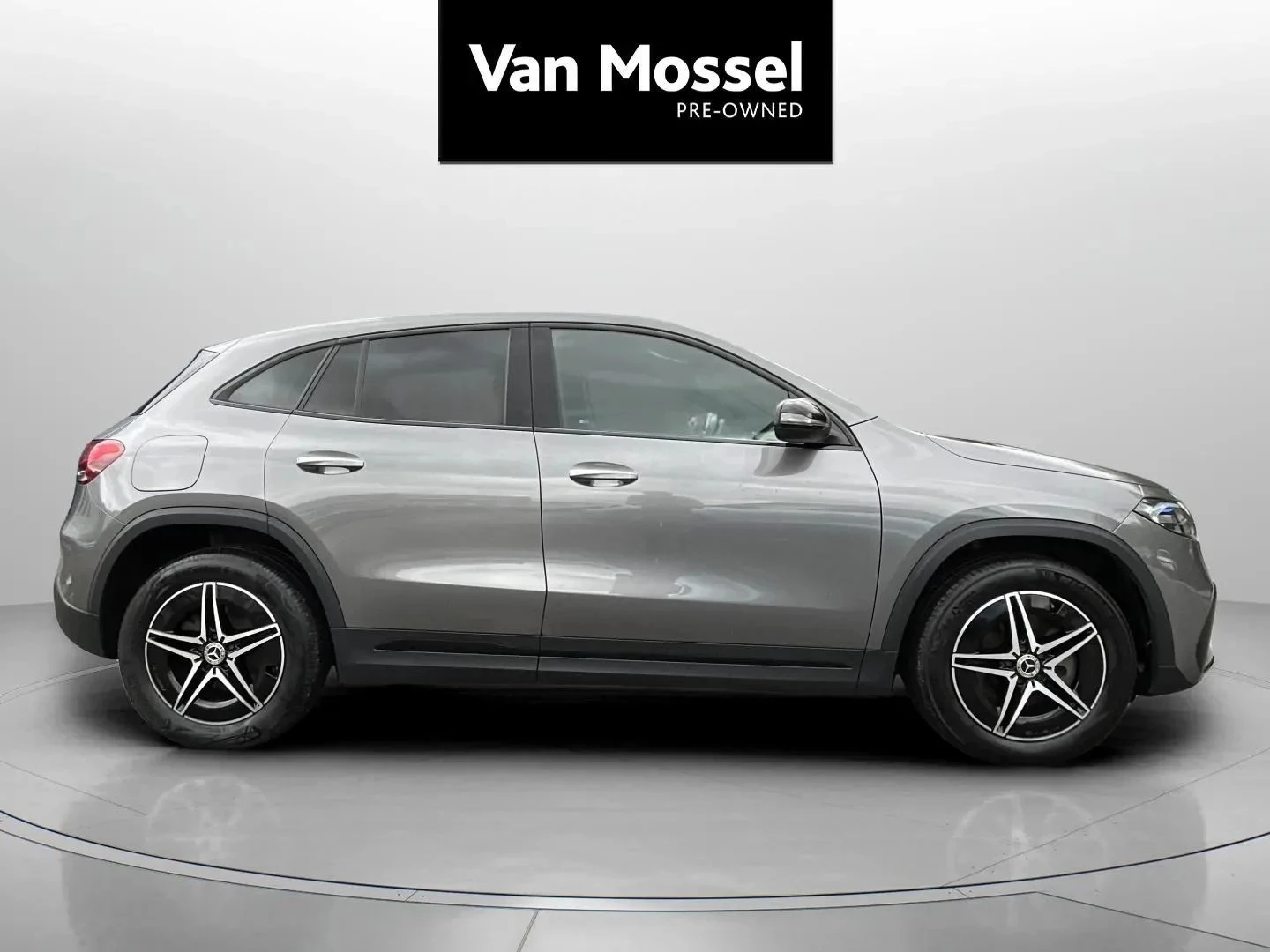 Mercedes-Benz-EQA-image-3