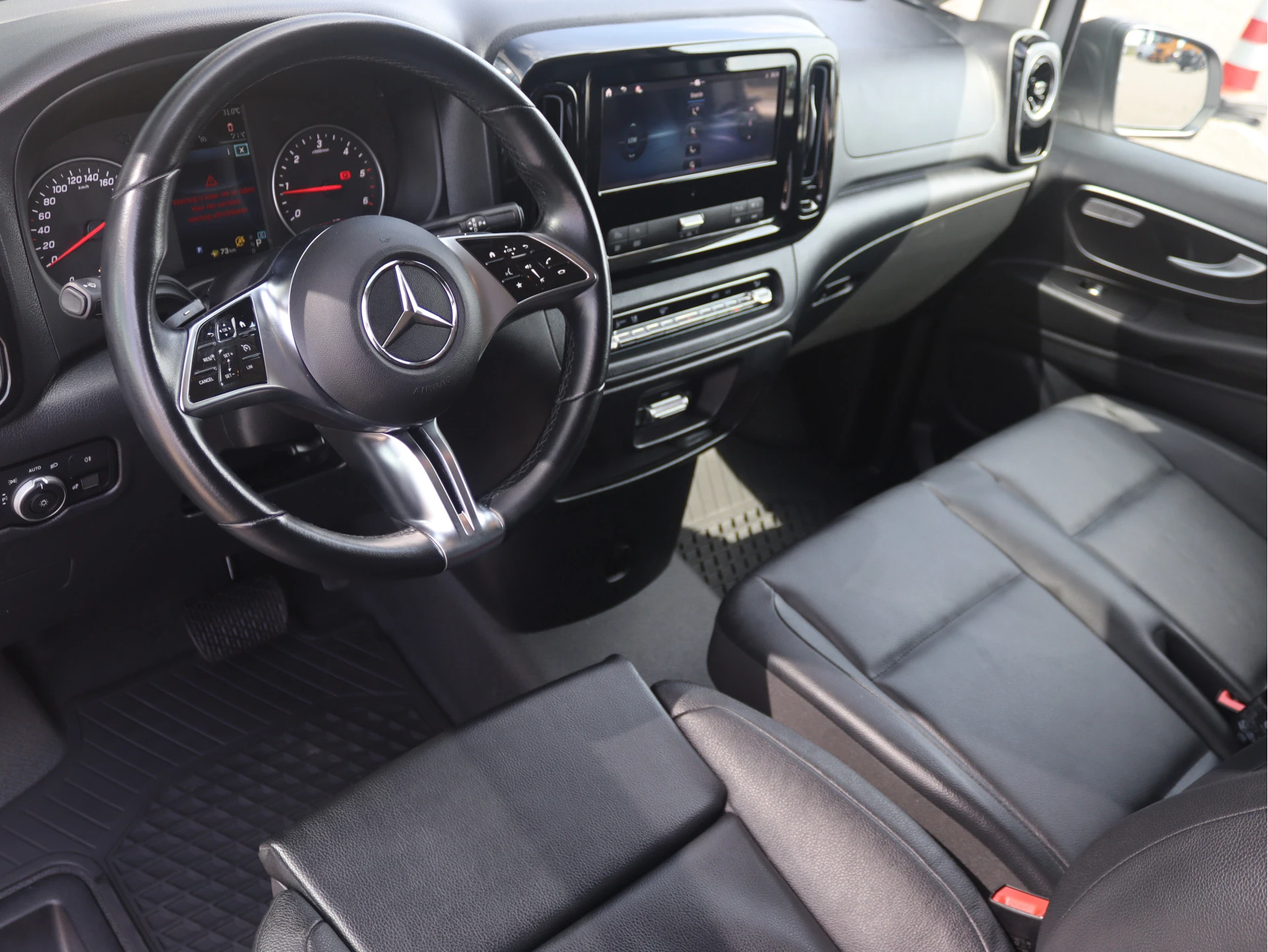 Mercedes-Benz-Vito-image-3
