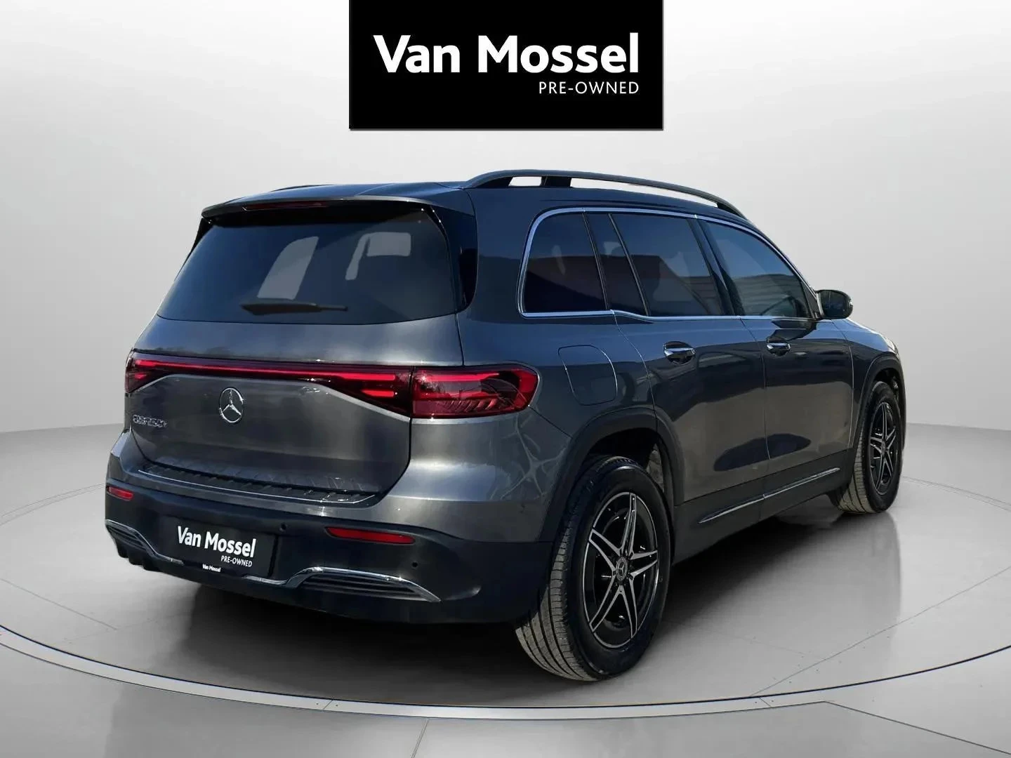 Mercedes-Benz-EQB-image-4