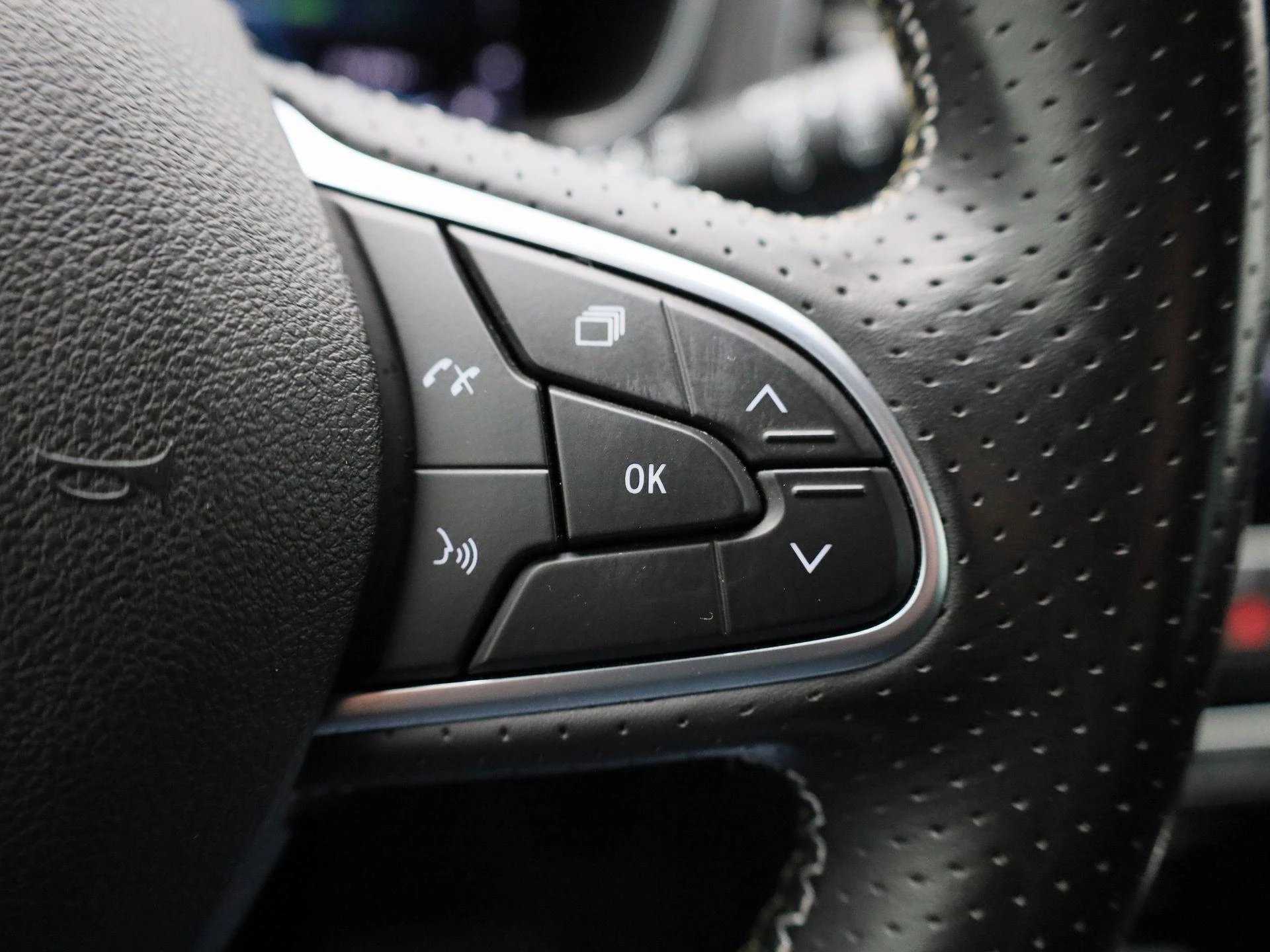 Renault-Megane E-Tech-image-17