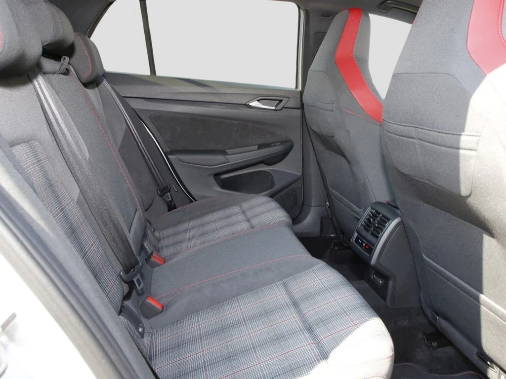 Volkswagen-Golf-image-10