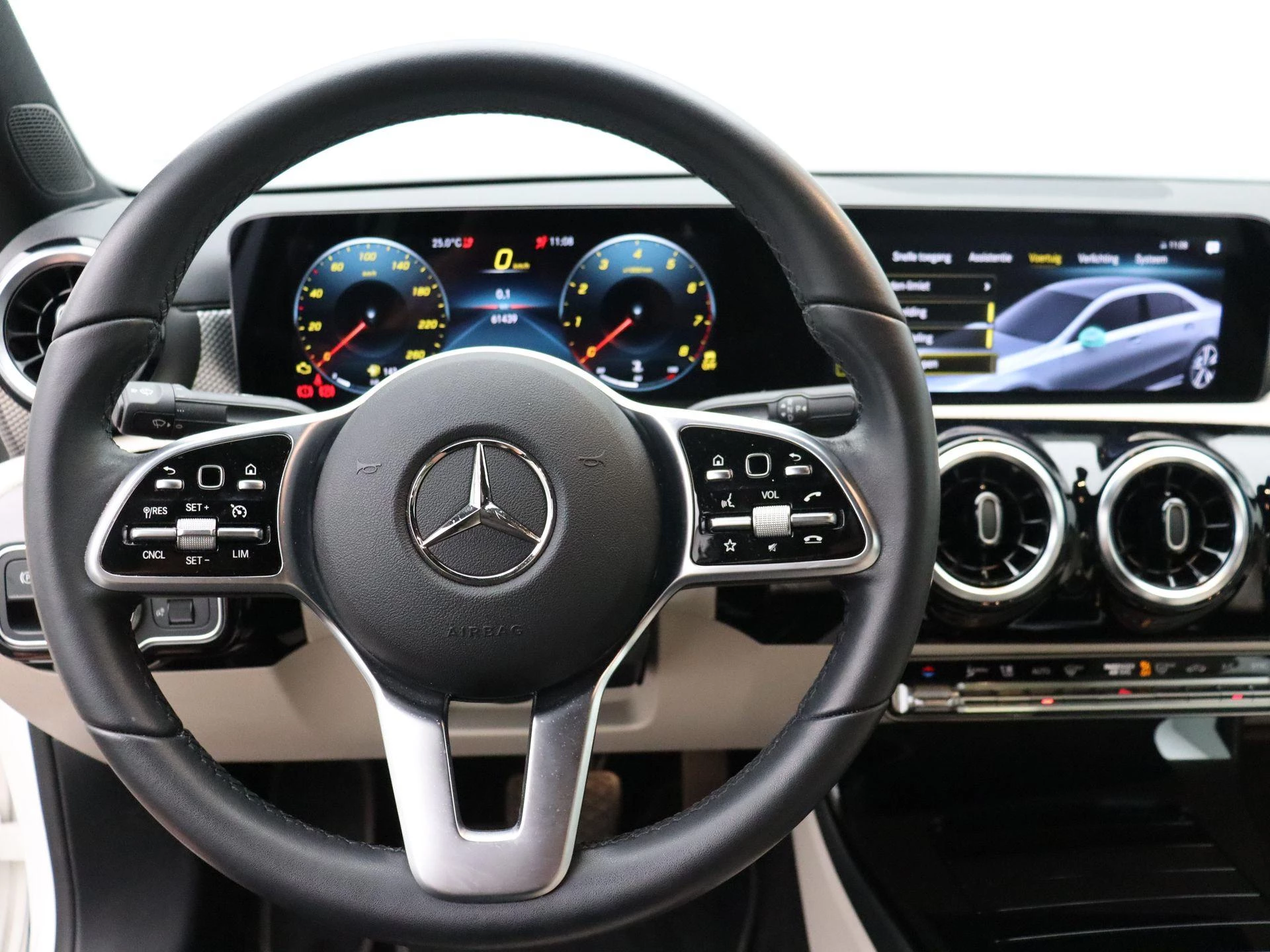 Mercedes-Benz Classe A 180 Luxury Line Limousine + LEDER + TREKHAAK + CAMERA +
