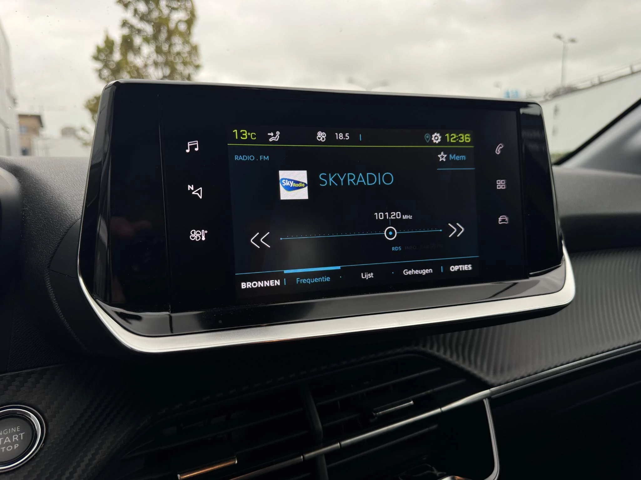 Peugeot-e-208-image-20