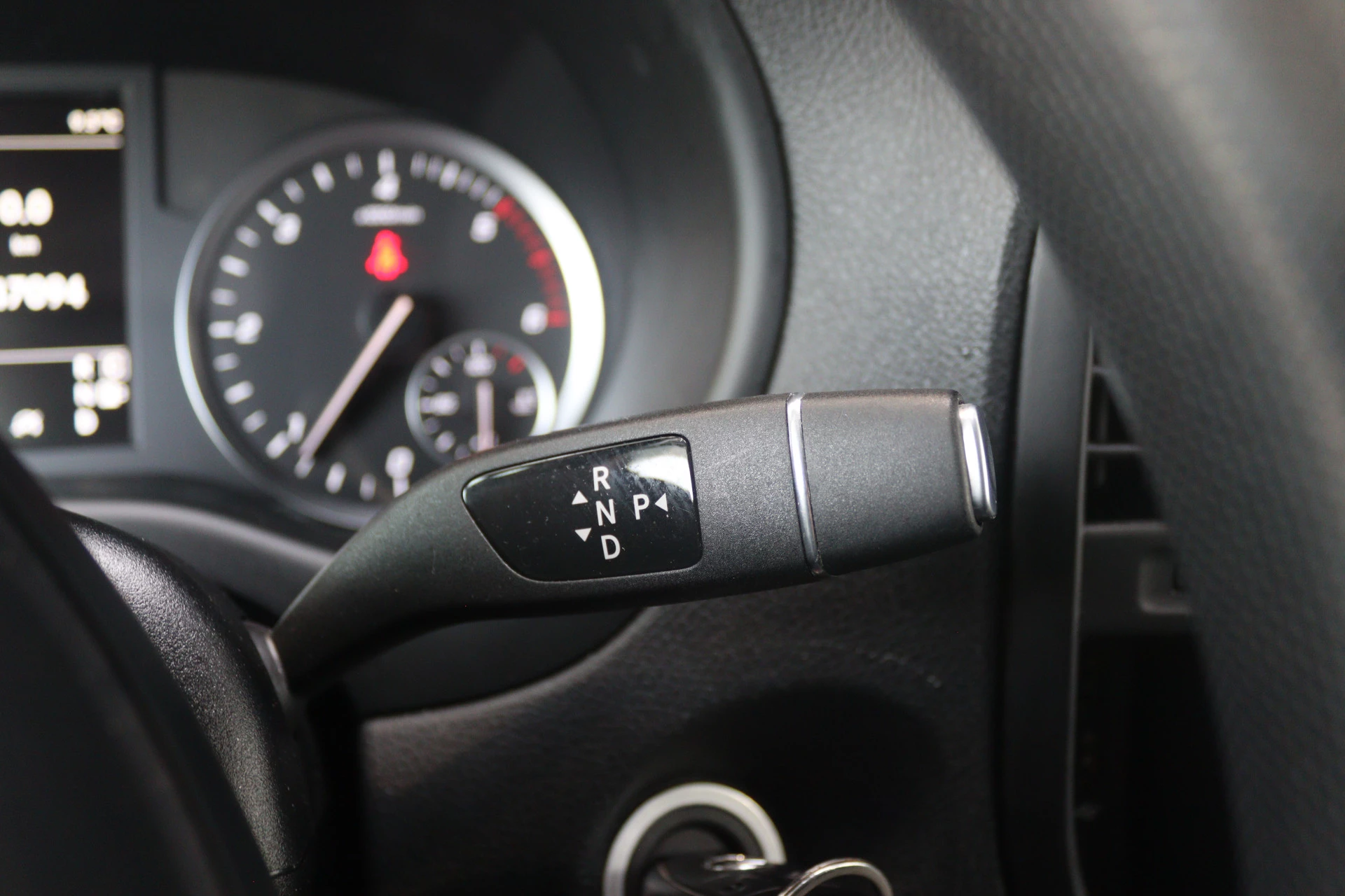 Mercedes-Benz-Vito-image-4