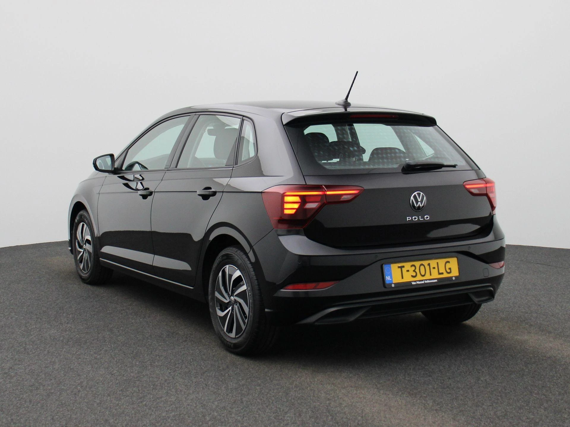 Volkswagen-Polo-image-1