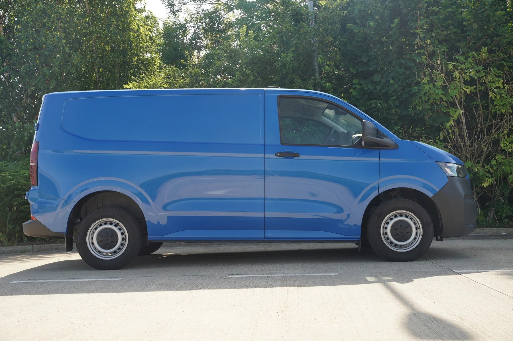 Volkswagen-Transporter-image-3