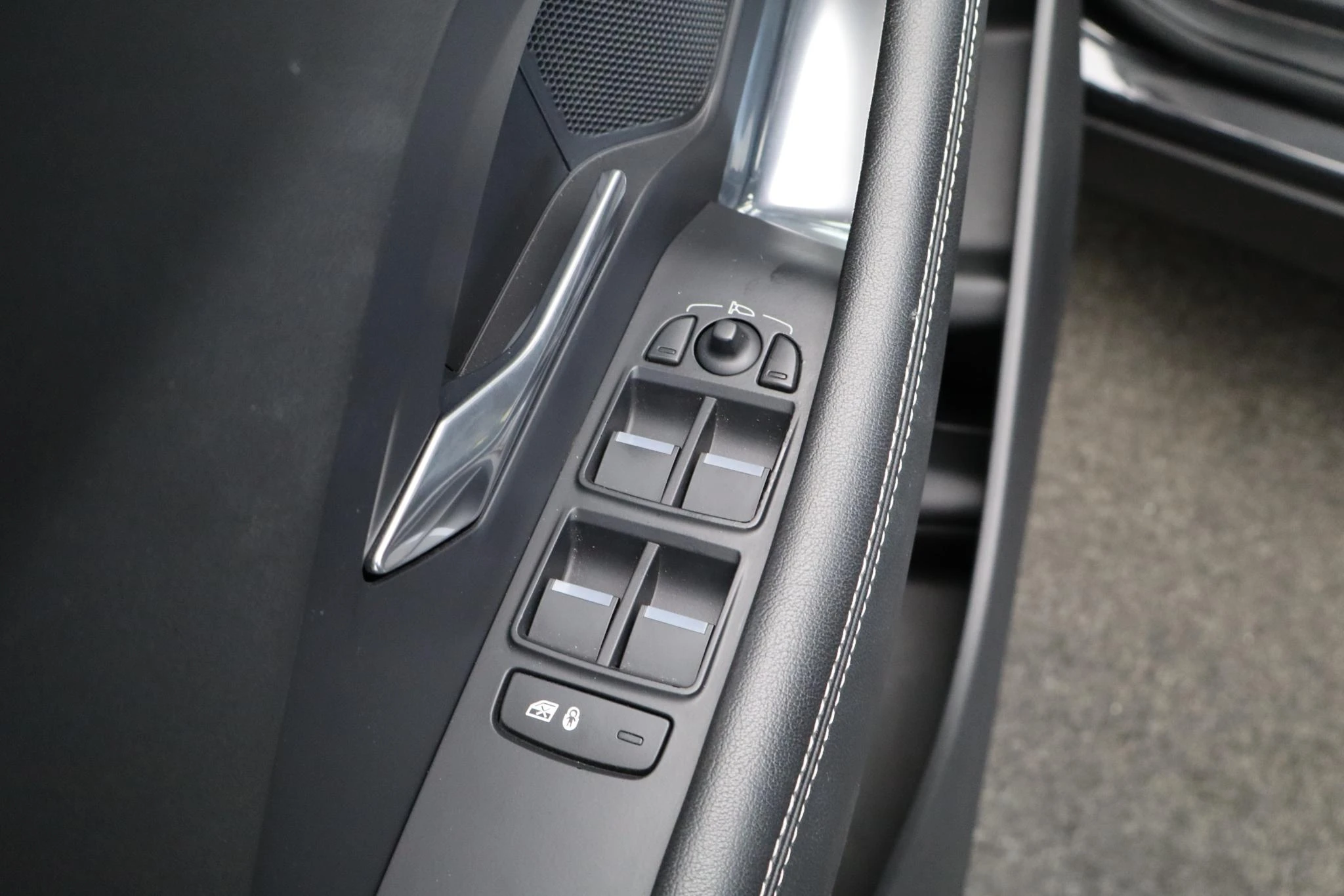 Jaguar-E-PACE-image-27