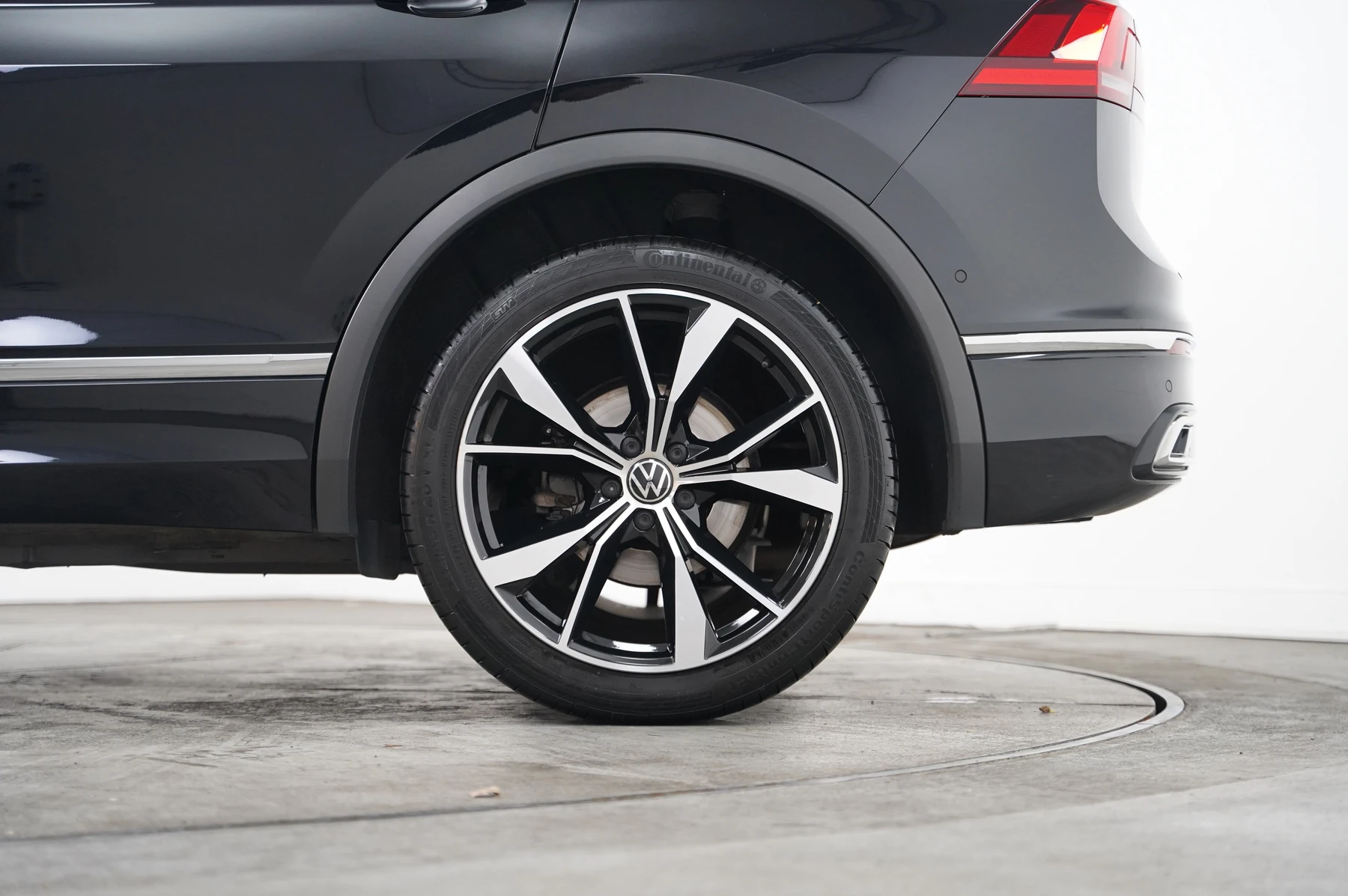 Volkswagen-Tiguan-image-35