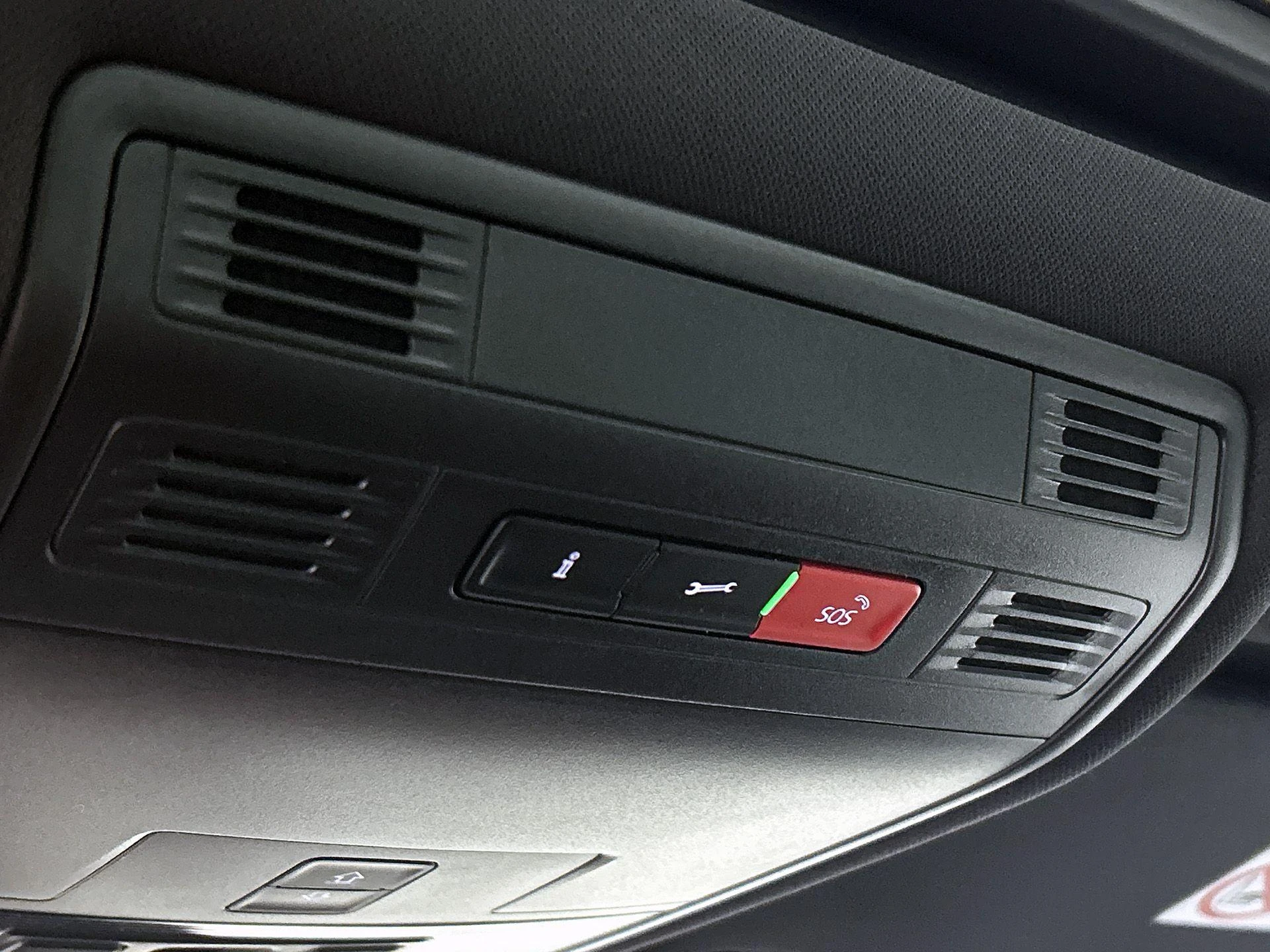 Volkswagen-Tiguan-image-13