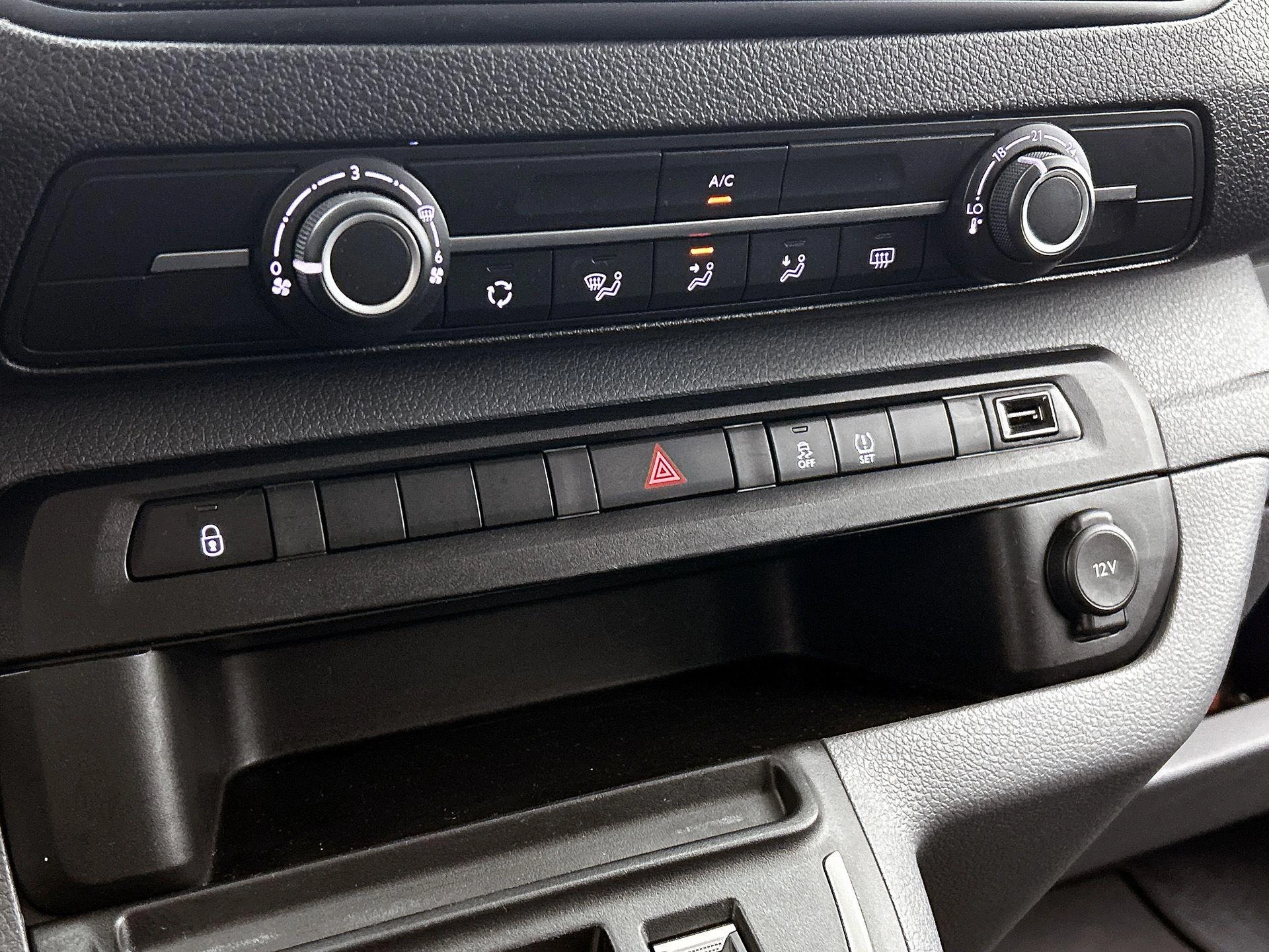 Opel-Vivaro-e-image-23