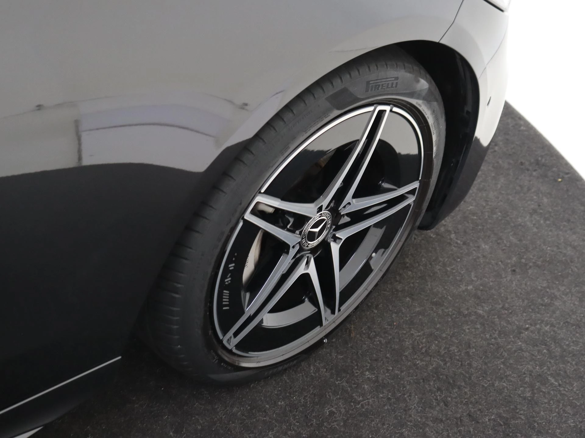 Mercedes-Benz-C-Klasse-image-3