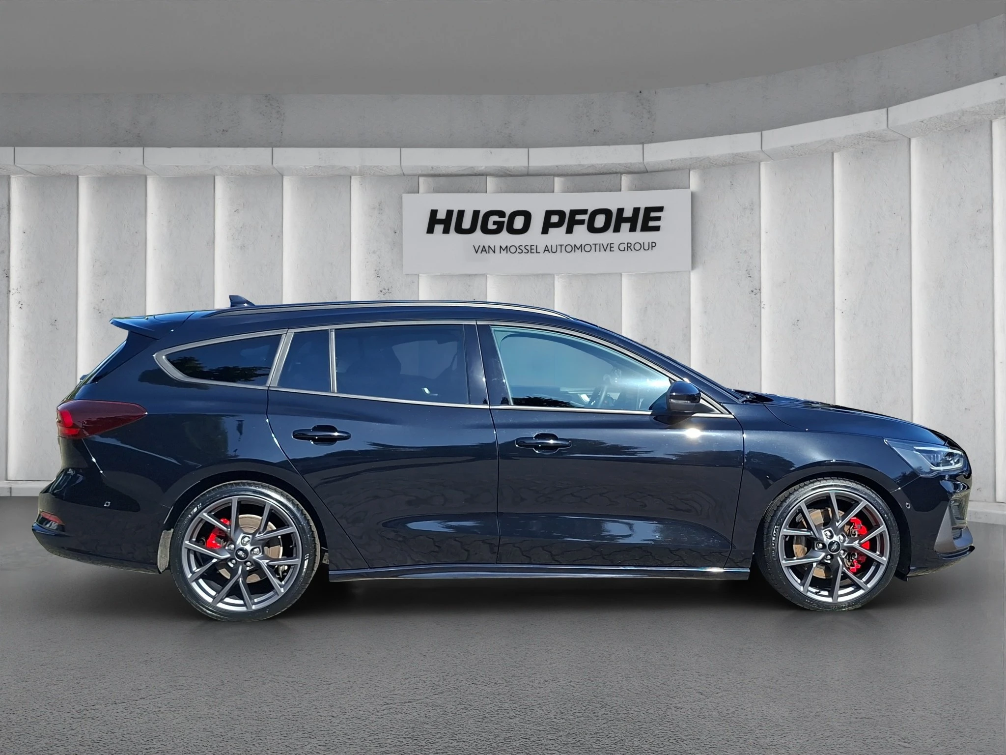 Ford Focus ST X Turnier 2.3 EB Aut. | LED | Pano | ACC | RFK | SHZ | LMF | Navi | B&O