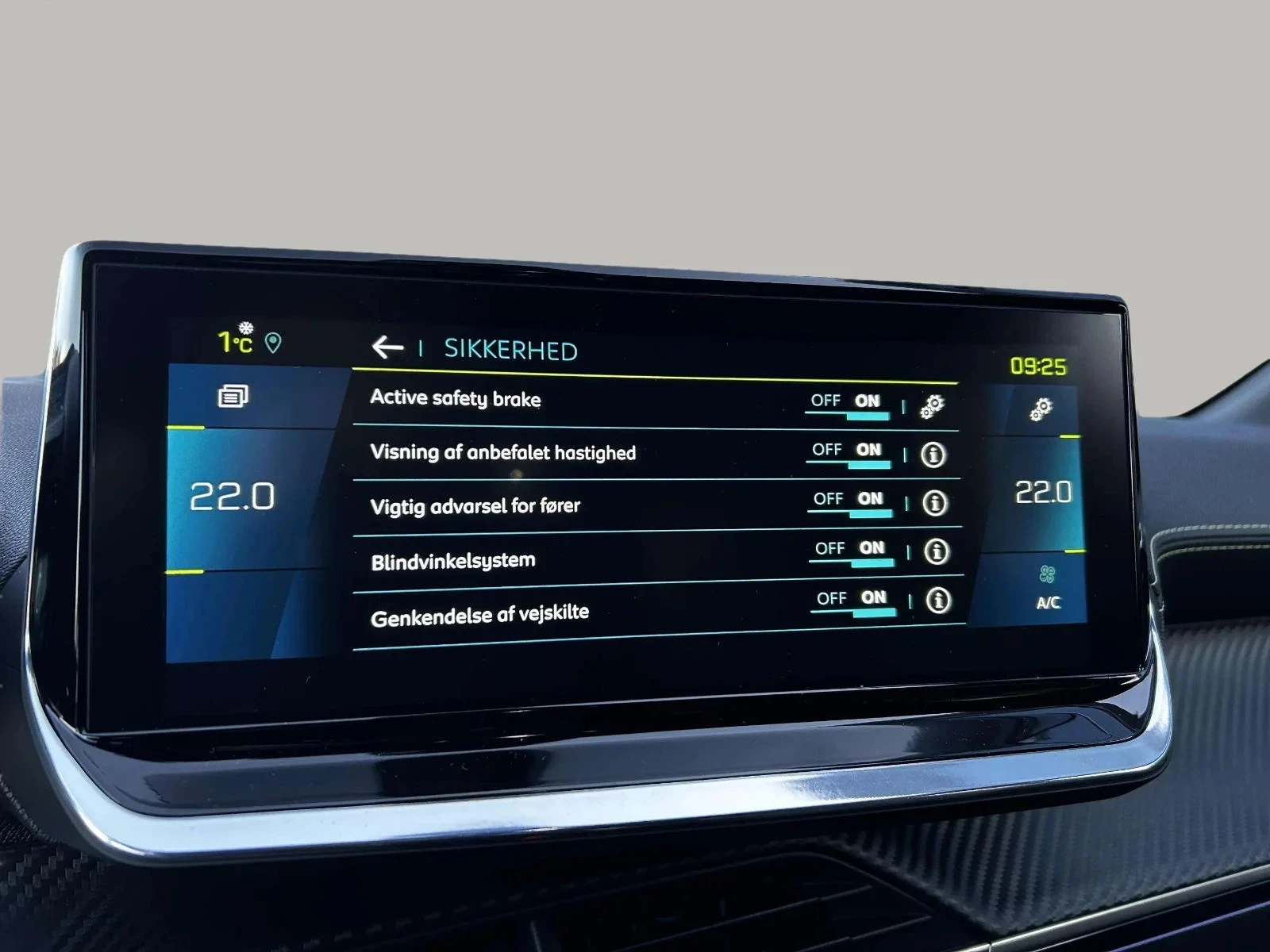 Peugeot-e-208-image-17