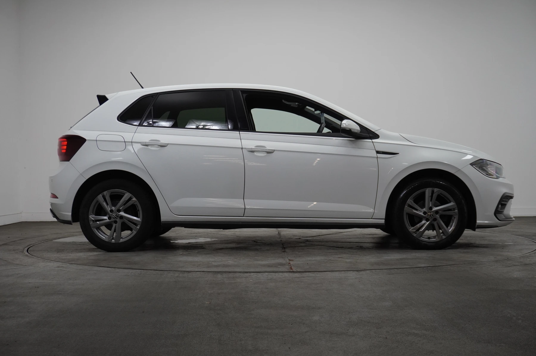 Volkswagen-Polo-image-3
