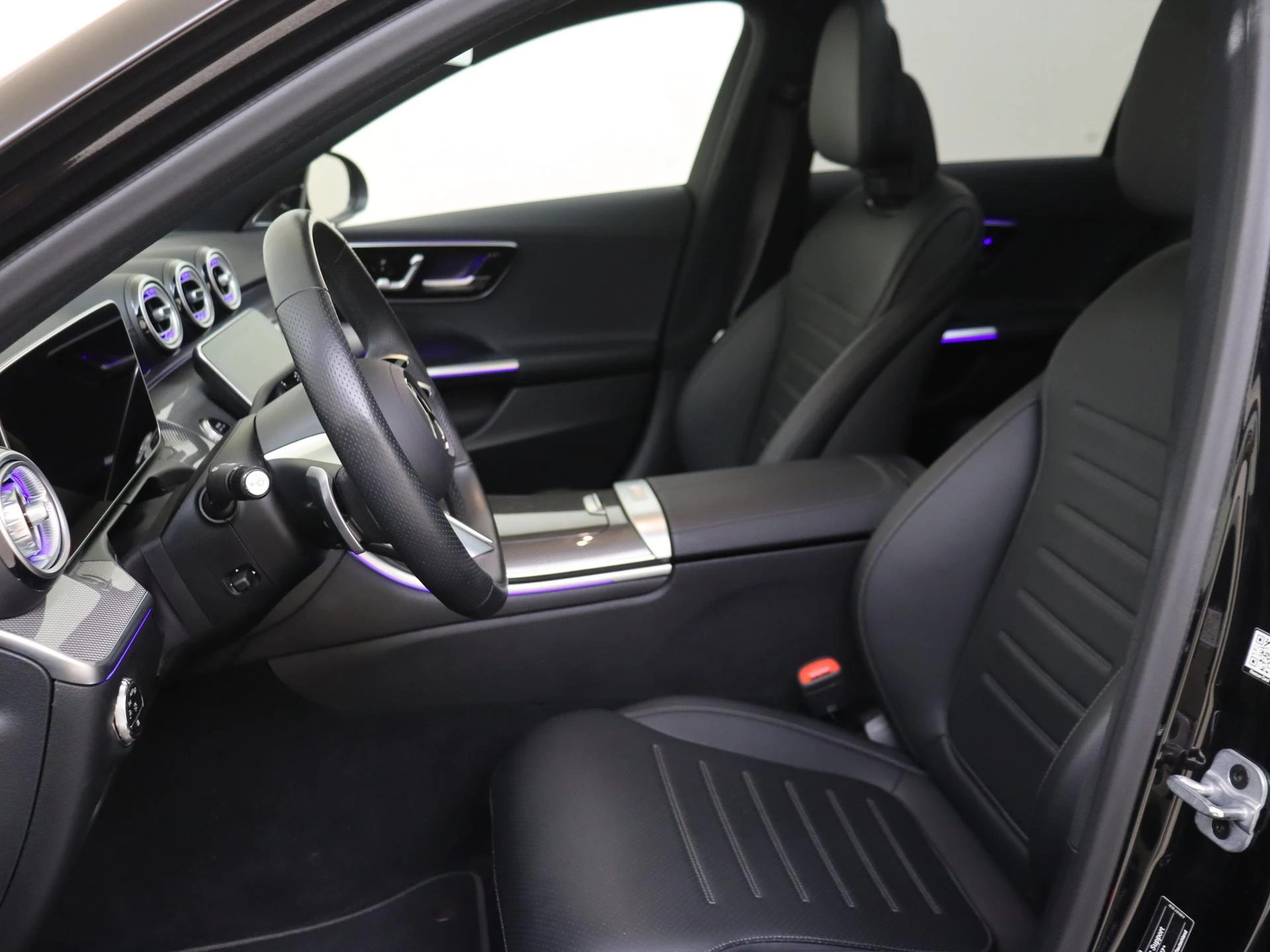 Mercedes-Benz-C-Klasse-image-13