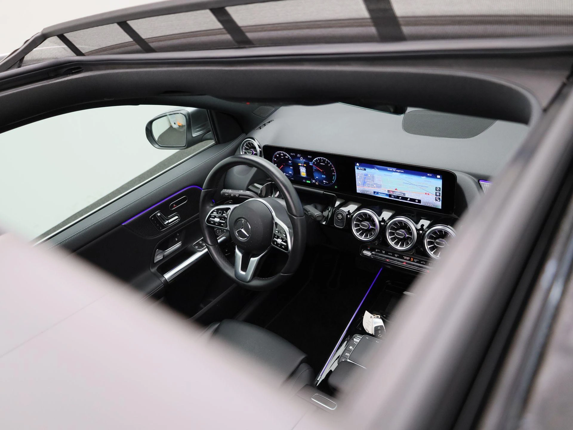 Mercedes-Benz-GLA-image-41