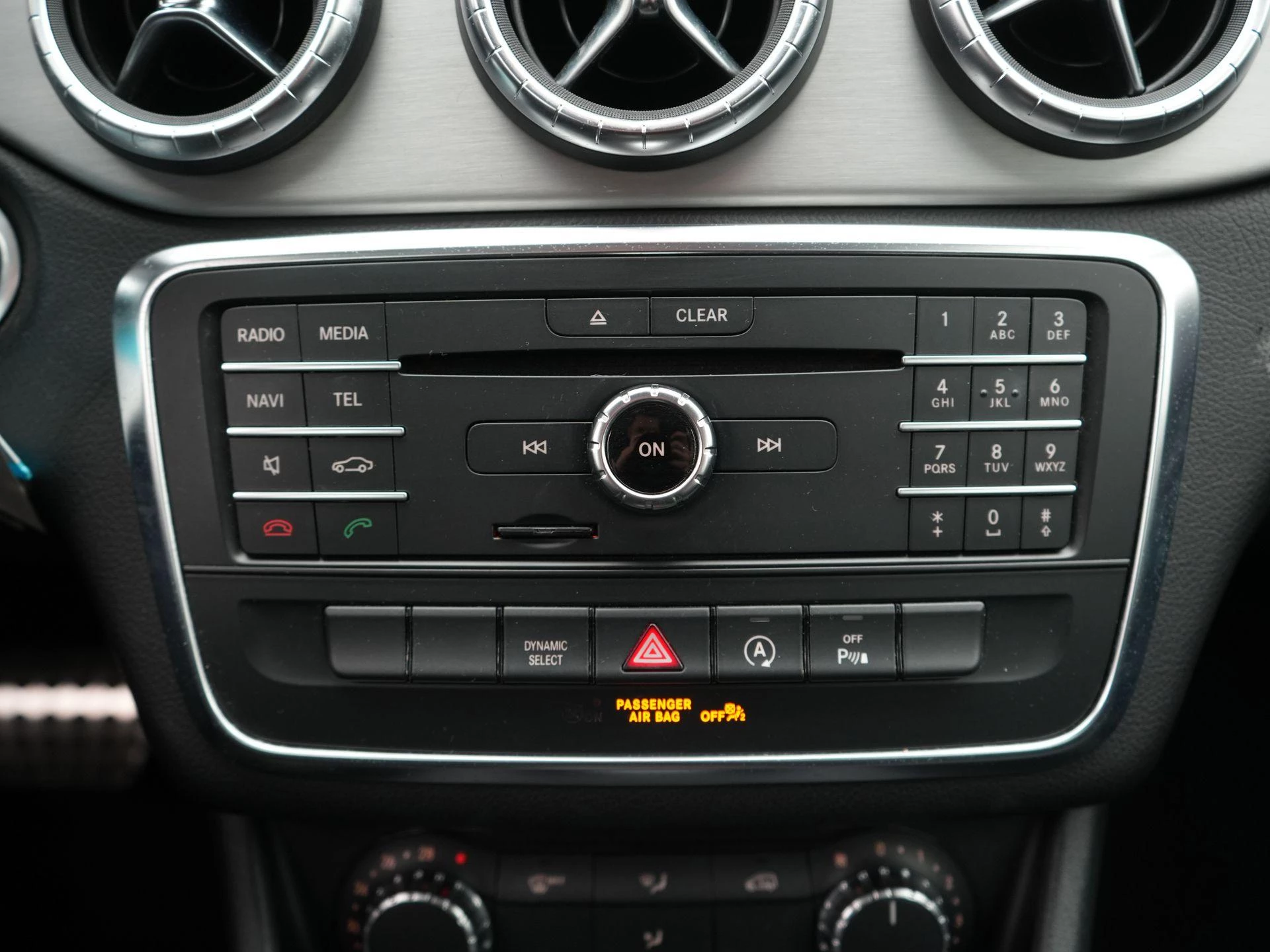 Mercedes-Benz-CLA-image-16