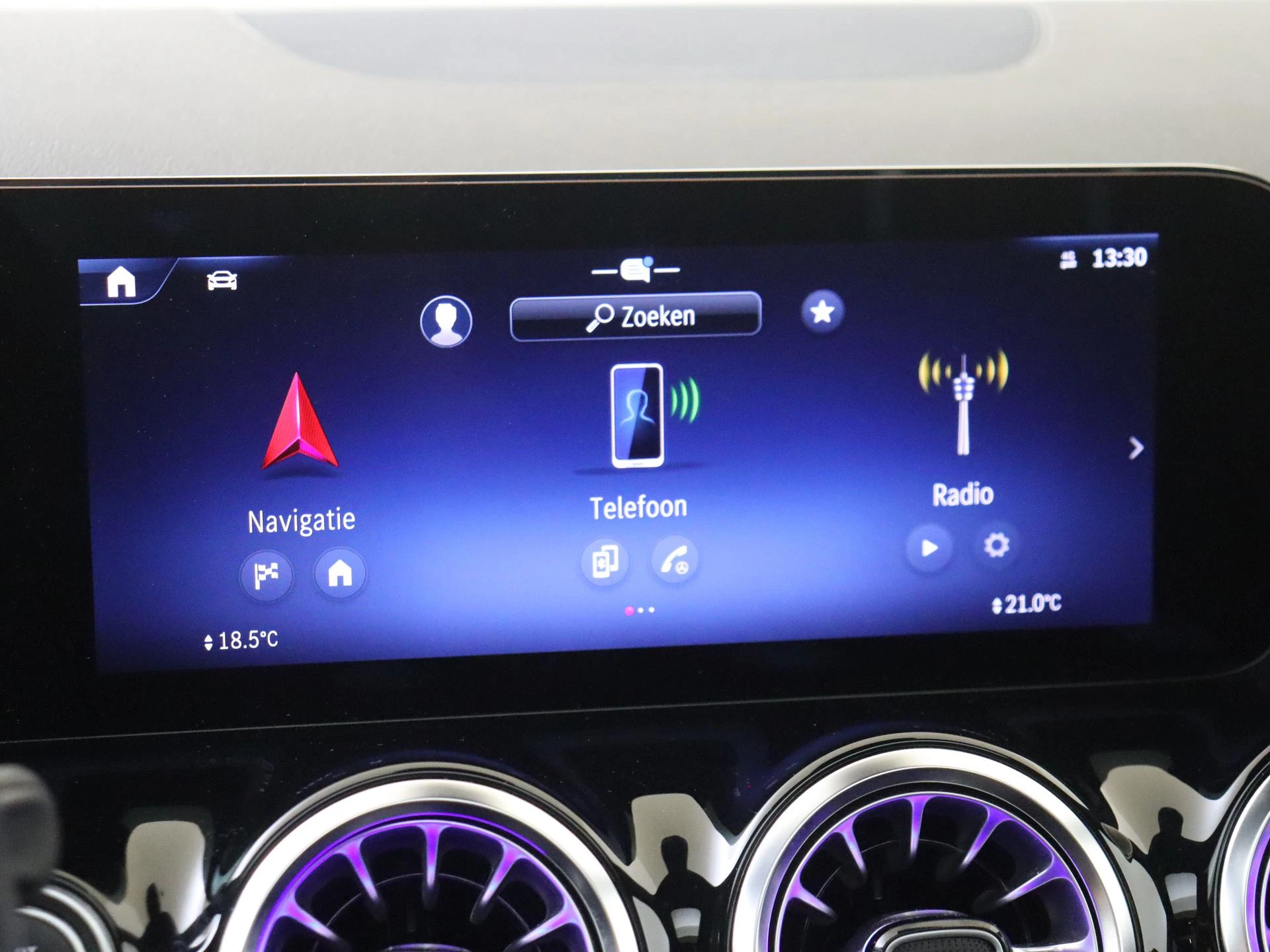 Mercedes-Benz-GLA-image-16
