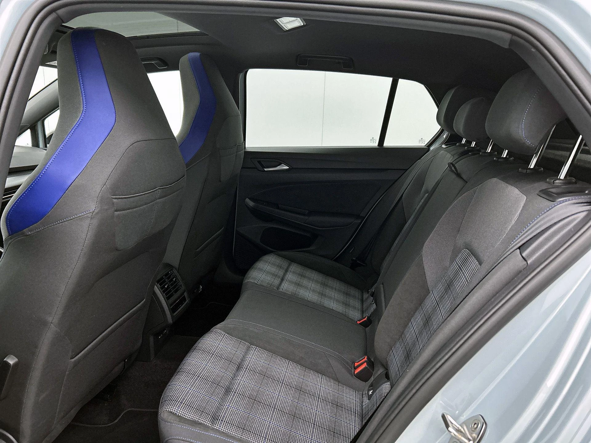 Volkswagen-Golf-image-26