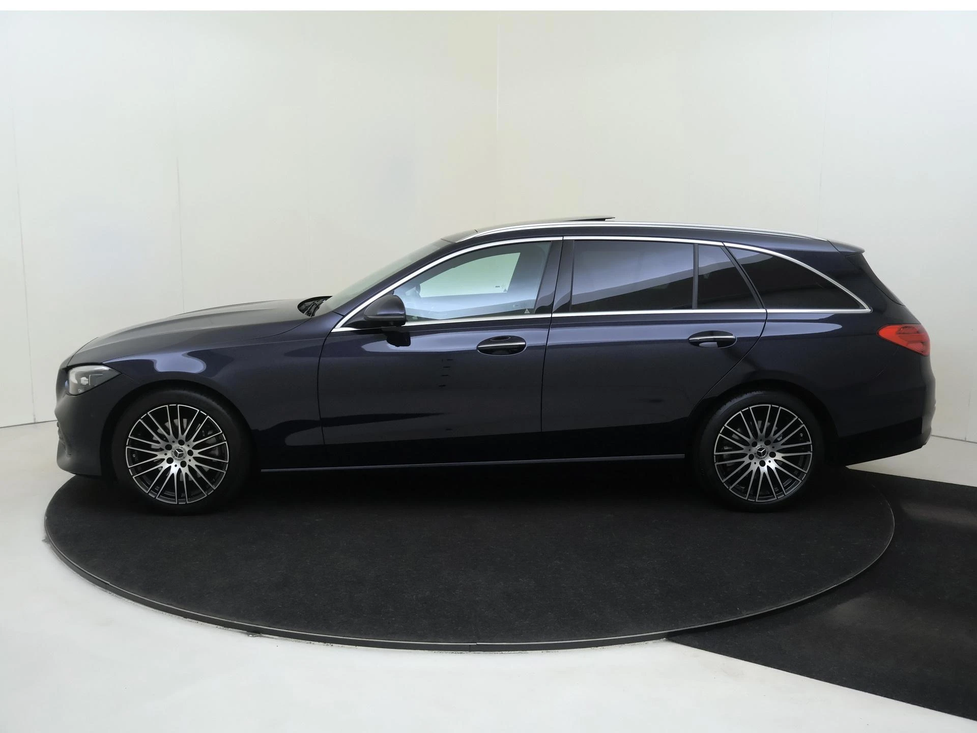 Mercedes-Benz-C-Klasse-image-7