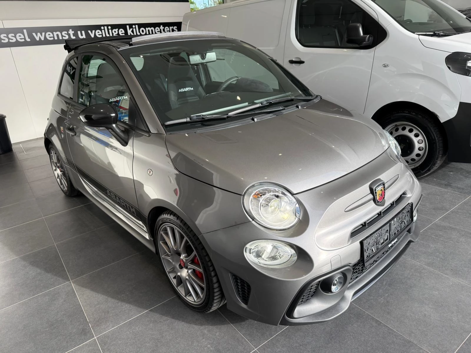 Abarth-500C-image-2