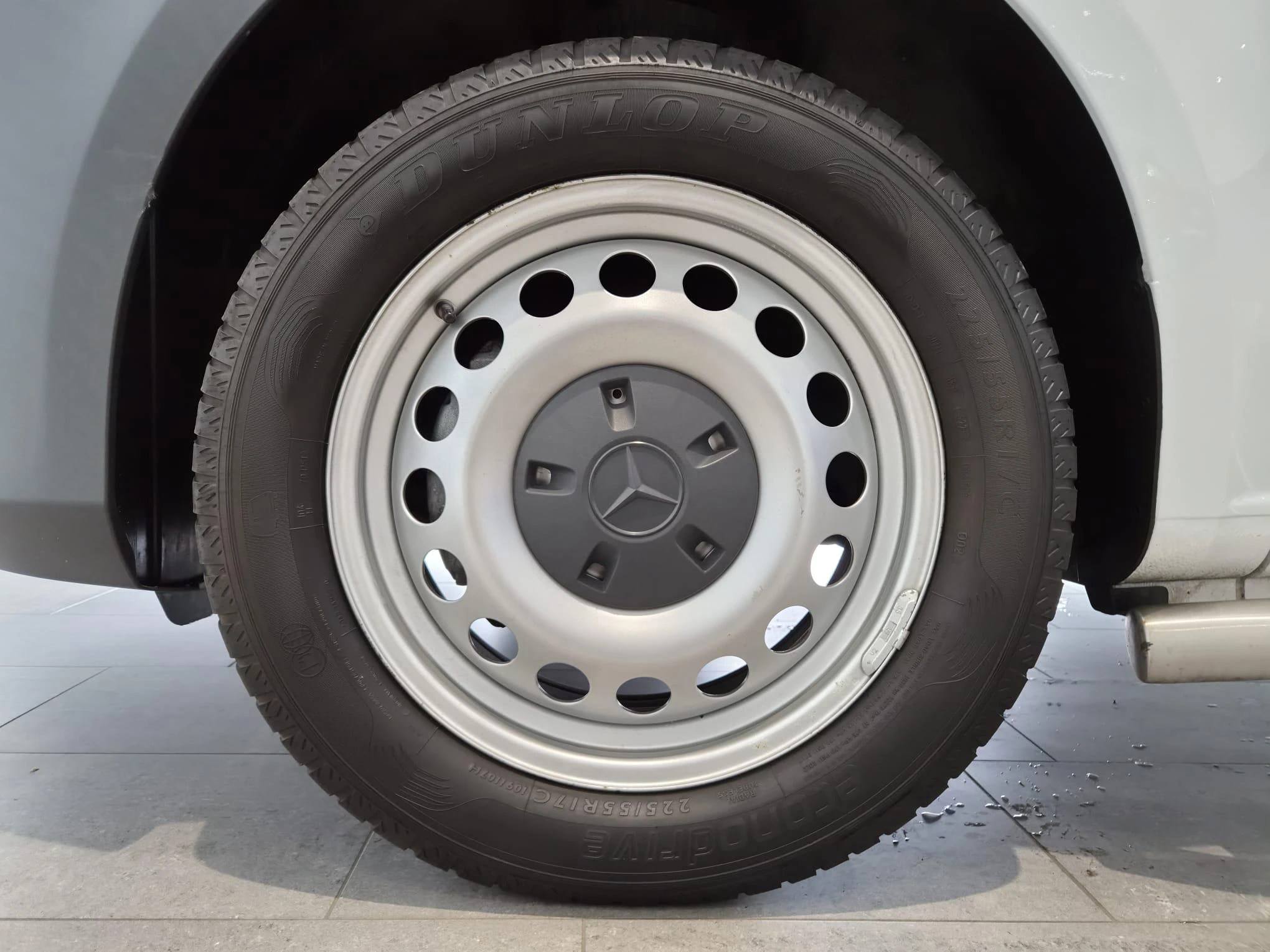 Mercedes-Benz-eVito-image-12