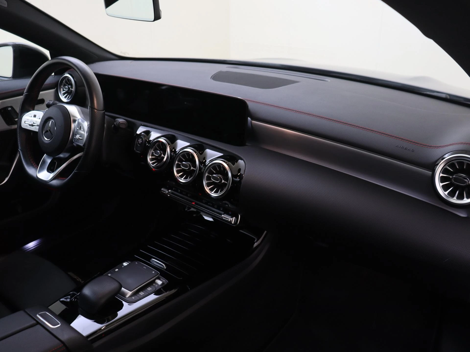 Mercedes-Benz-CLA-image-4