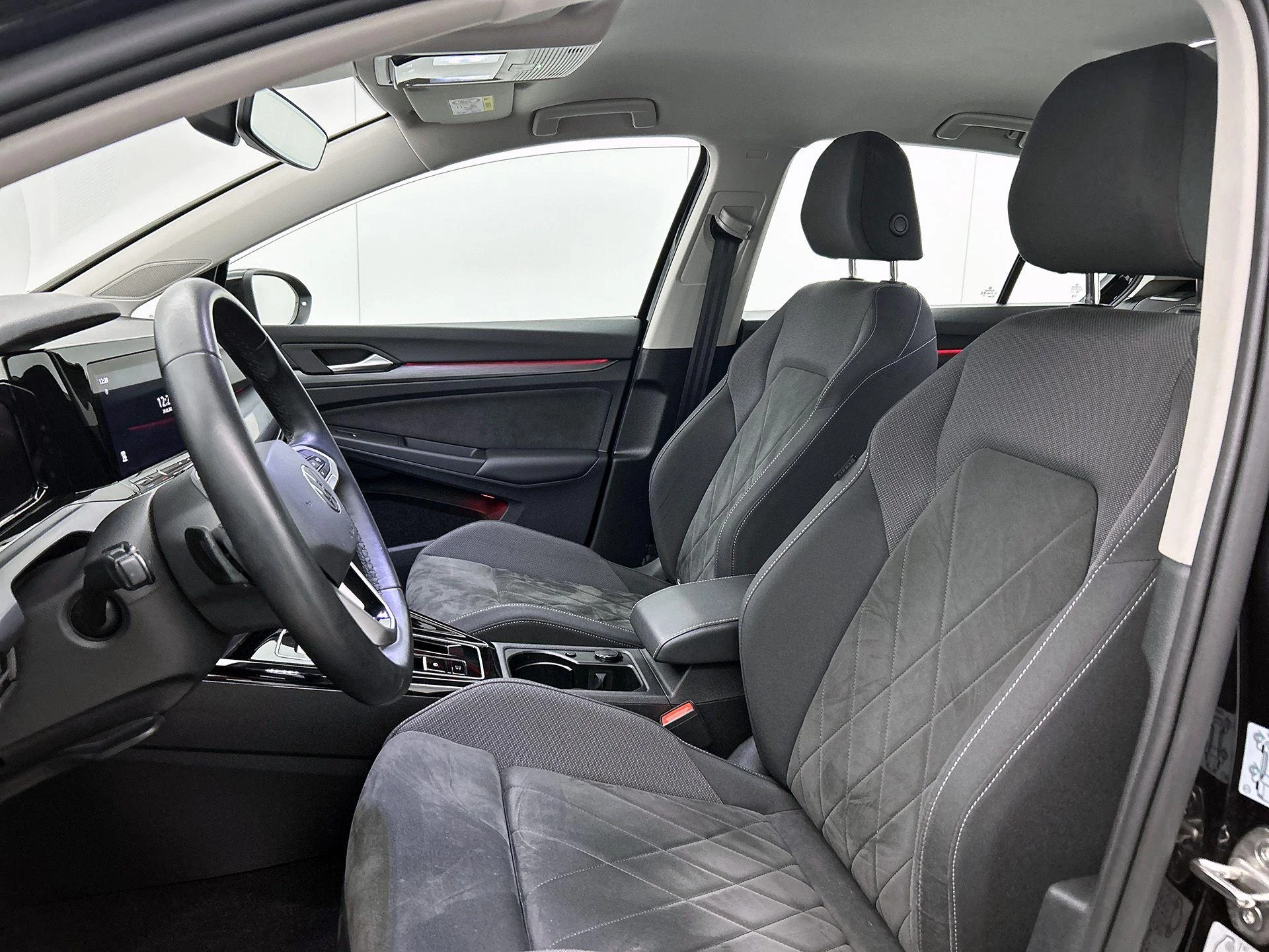 Volkswagen-Golf-image-23