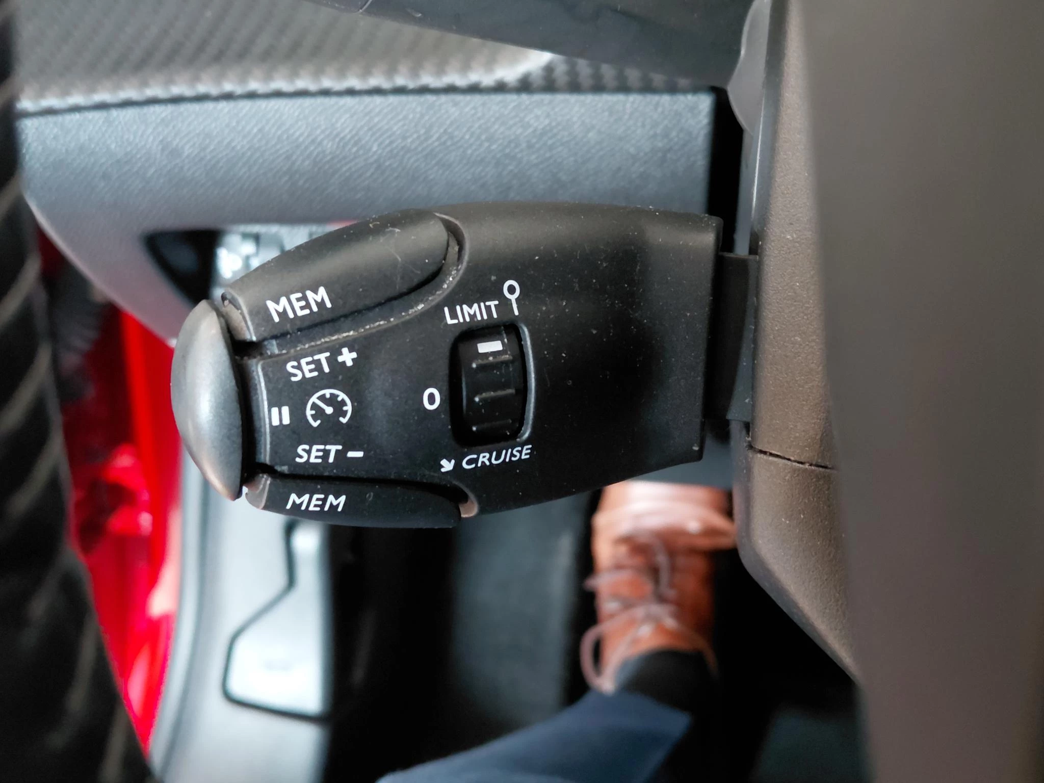 Peugeot-208-image-7