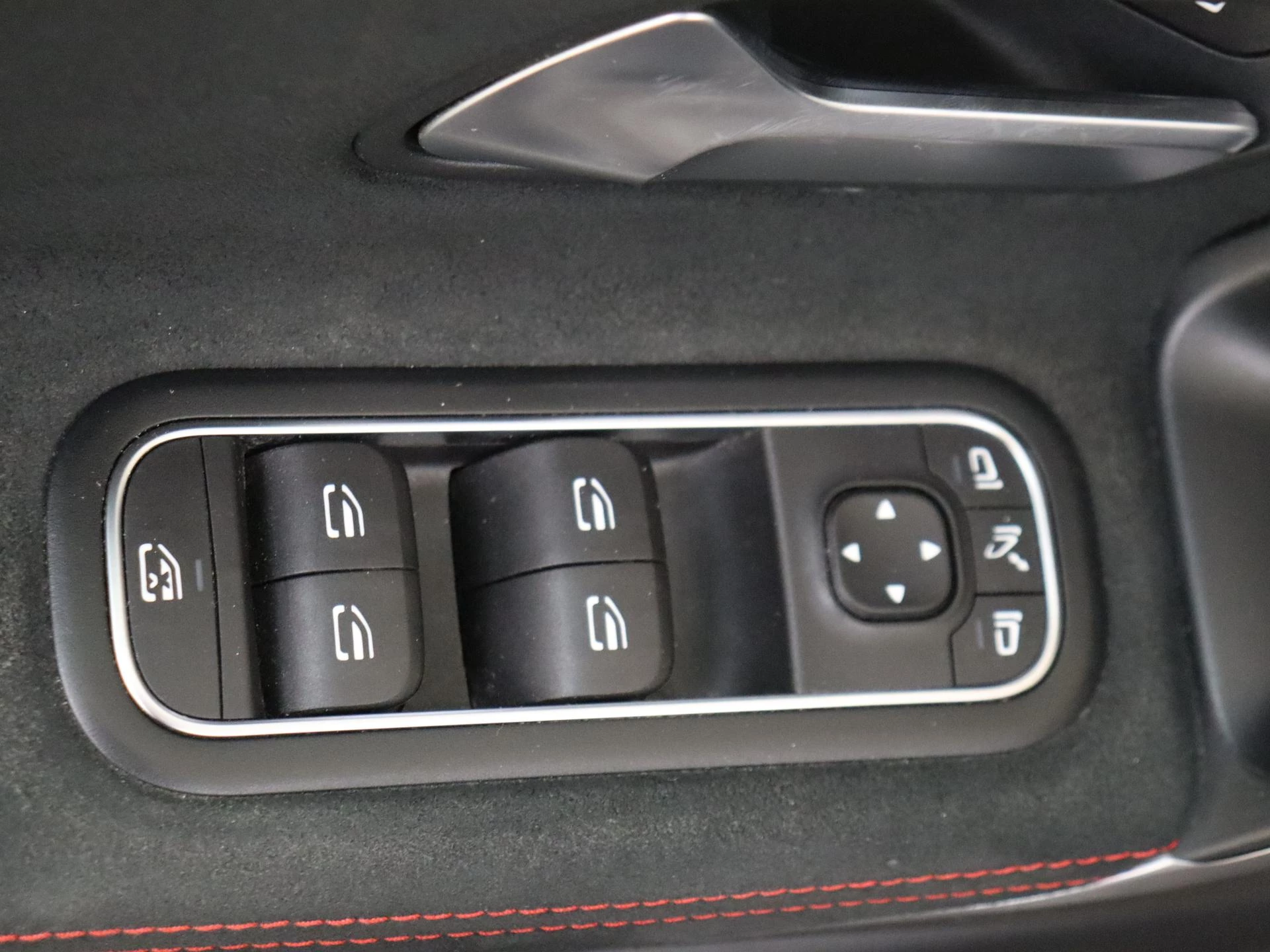 Mercedes-Benz-CLA-image-26