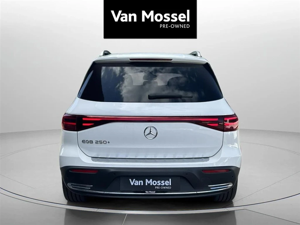 Mercedes-Benz-EQB-image-5
