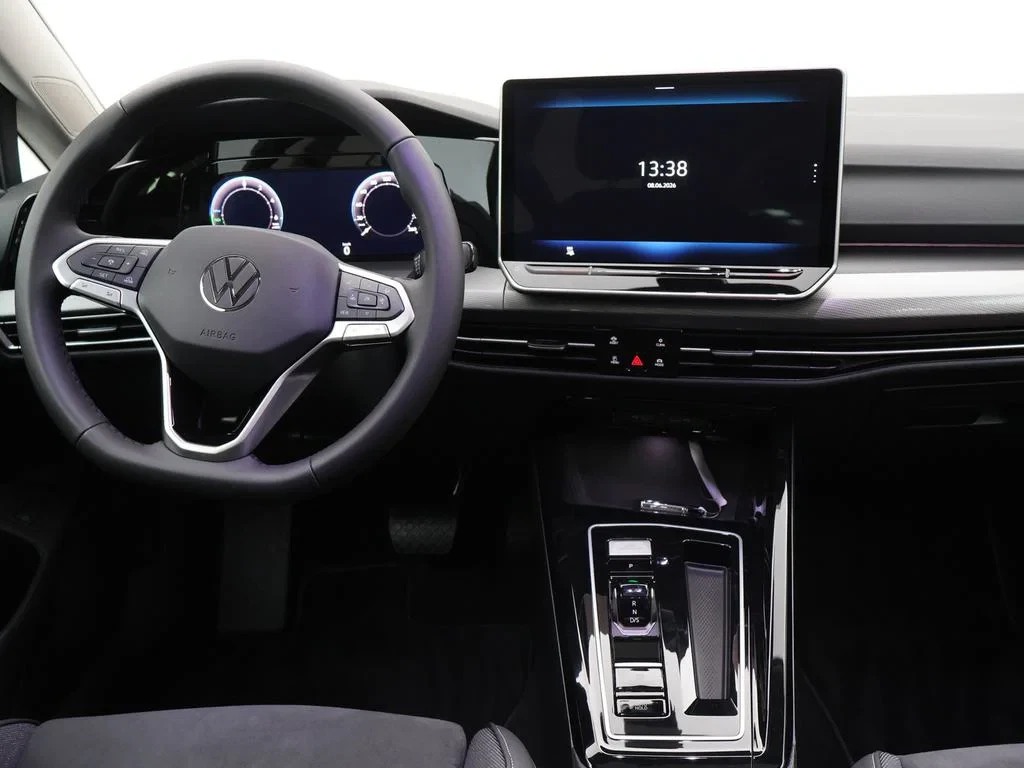 Volkswagen-Golf-image-10