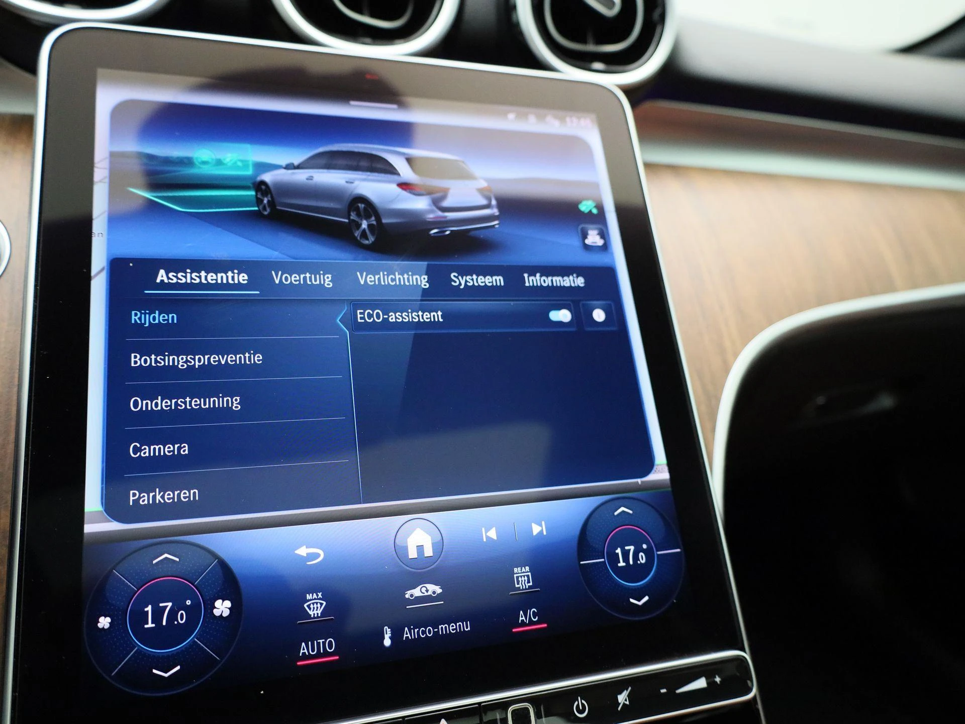 Mercedes-Benz-C-Klasse-image-18