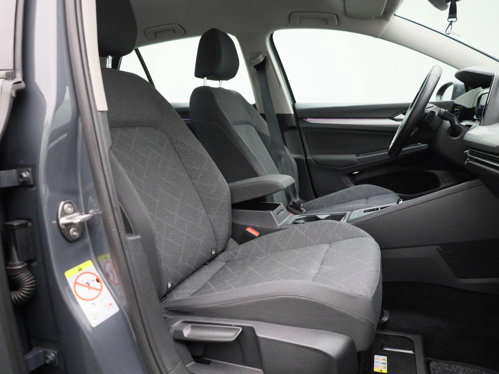Volkswagen-Golf-image-32