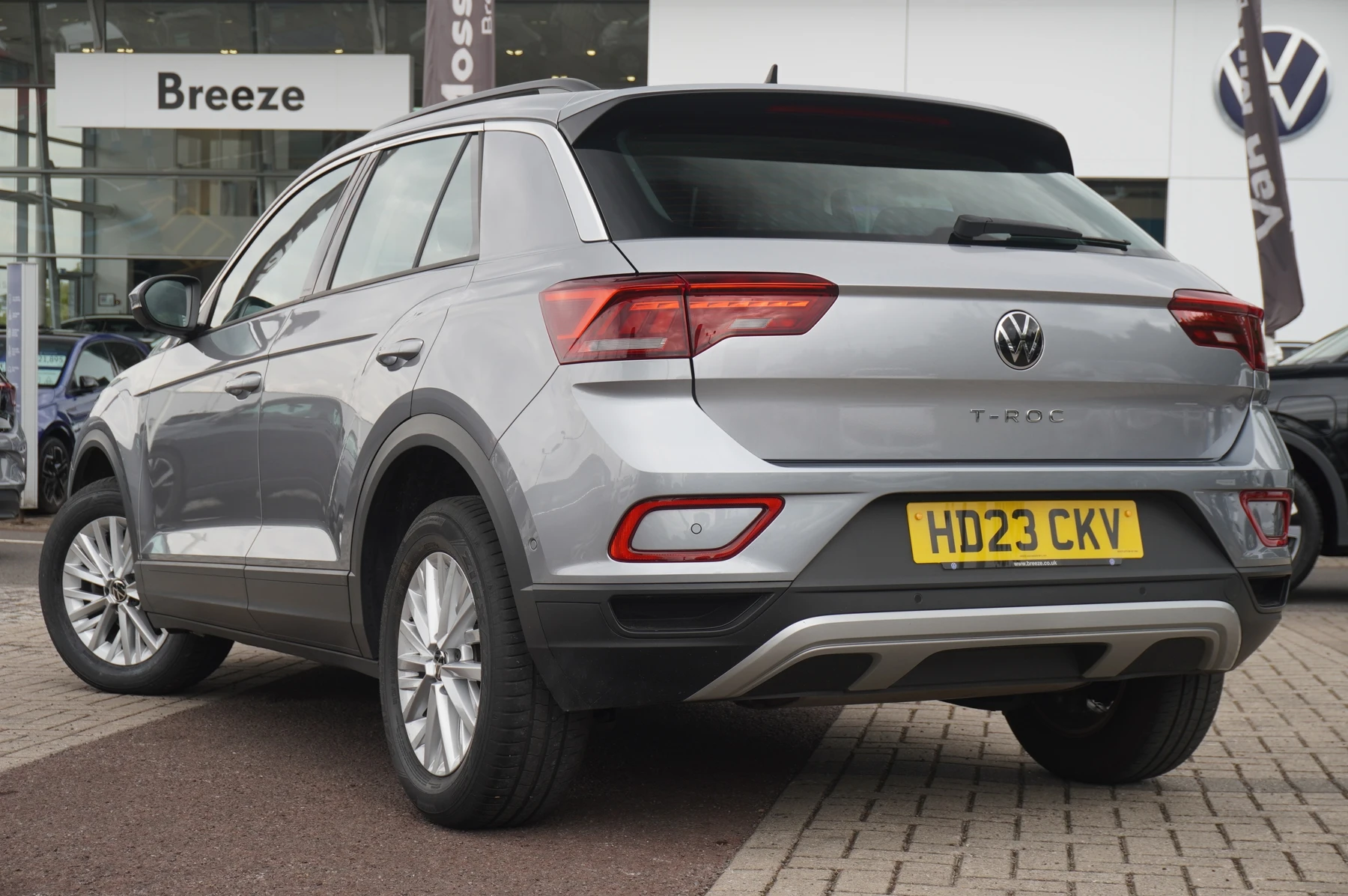 Volkswagen-T-Roc-image-2
