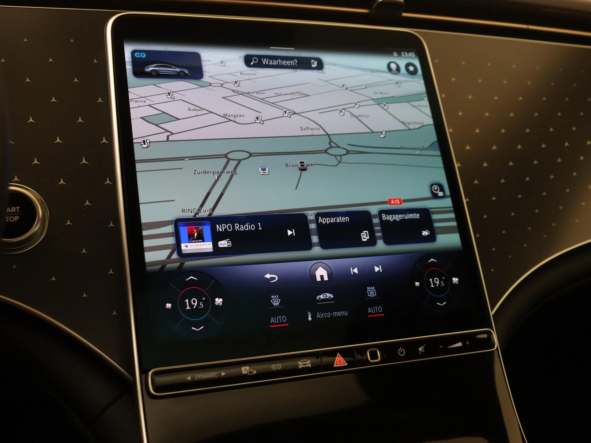 Mercedes-Benz-EQS-image-17